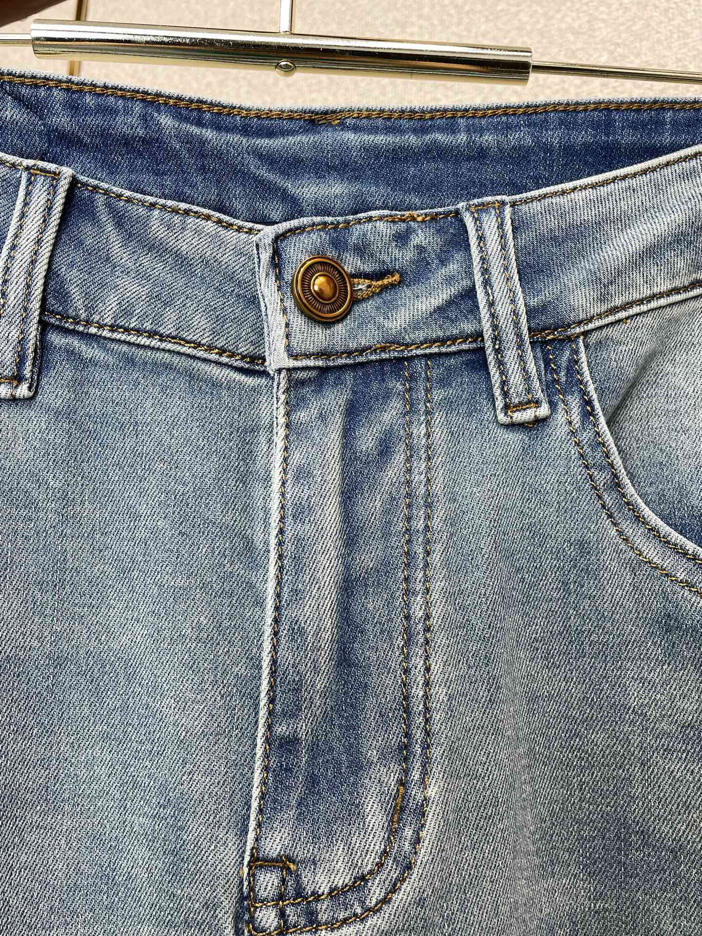 Louis Vuitton路易威登💥砸锅卖铁都要上的新款新款休闲牛仔裤👖高端版本！专柜定制面料 透气舒适度高，细节无可挑