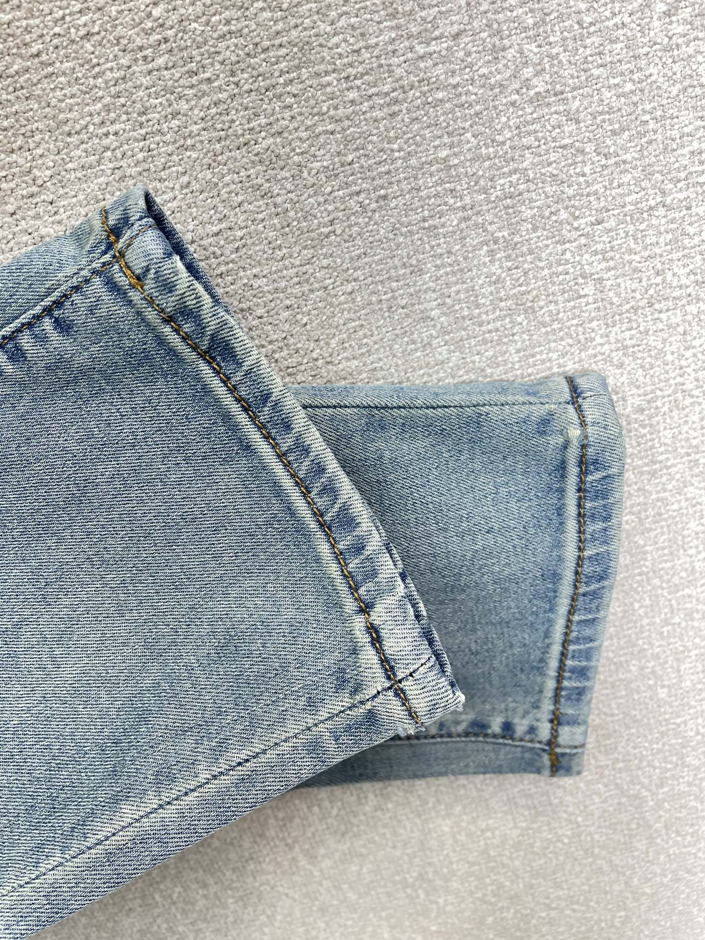 Burberry巴宝莉💥砸锅卖铁都要上的新款新款休闲牛仔裤👖高端版本！专柜定制面料 透气舒适度高，细节无可挑剔，品牌元素