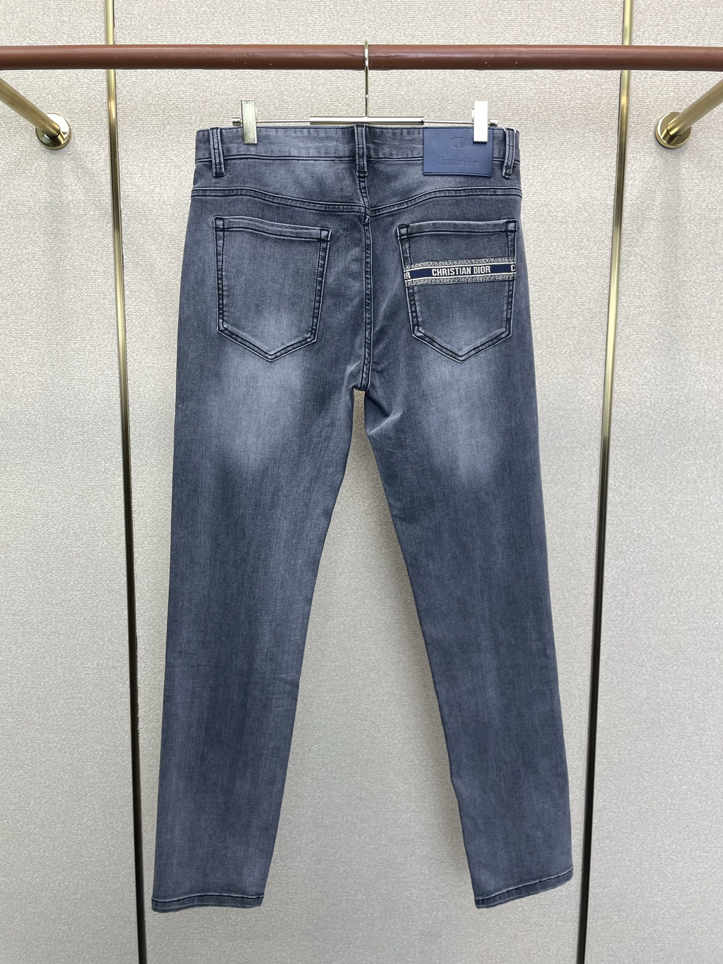 Dior迪奥💥砸锅卖铁都要上的新款新款休闲牛仔裤👖高端版本！专柜定制面料 透气舒适度高，细节无可挑剔，品牌元素设计理念，