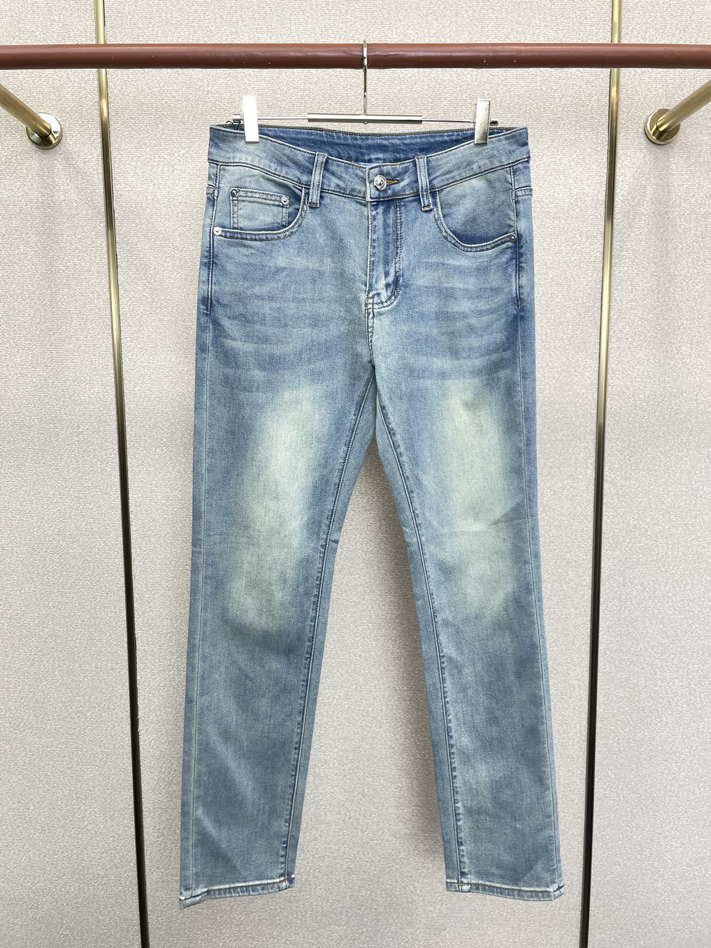 Prada普拉达💥砸锅卖铁都要上的新款新款休闲牛仔裤👖高端版本！专柜定制面料 透气舒适度高，细节无可挑剔，品牌元素设计理