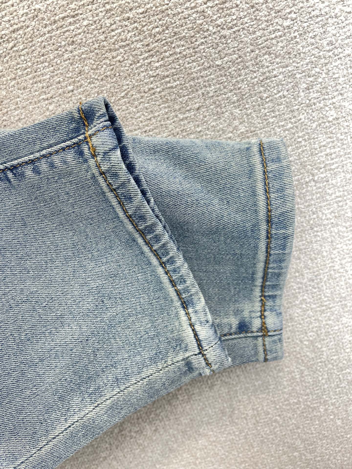 Prada普拉达💥砸锅卖铁都要上的新款新款休闲牛仔裤👖高端版本！专柜定制面料 透气舒适度高，细节无可挑剔，品牌元素设计理