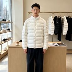 羽绒服-Moncler蒙口💥砸锅卖铁都要上的新款新款原单男士休闲立领羽绒服 高端定制 高端版本 时尚百搭爆款⚠️⚠️✨✨ 羽绒服-Moncler蒙口💥砸锅卖铁都要上的新款新款原单男士休闲立领羽绒服 高端定制 高端版本 时尚百搭爆款⚠️⚠️✨✨