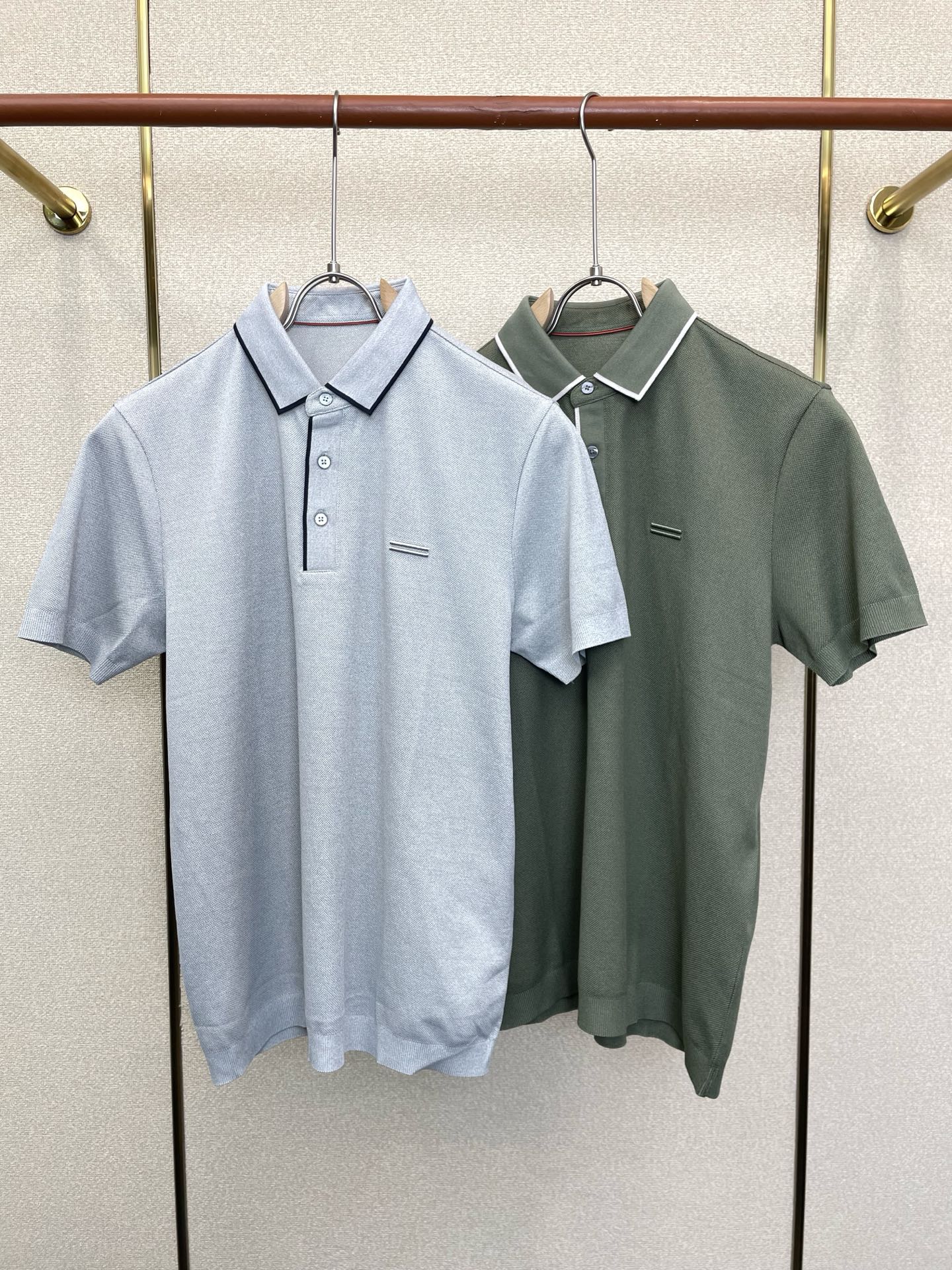 NO:949771,.ZEGNA Zegna exclusively provides new original men's casual short-sleeves, high-end customization, high version, fashionable and versatile imported fabrics, super soft and delicate to the touch, skin-friendly and comfortable to wear, high-end boutique, the upper body is exquisitely made by the factory, a must-have item for men, complete with three standards, size 48-56,,zegna,T-shirt,19860909.ZEGNA杰尼亚独家专供新款原单男士休闲短袖 高端定制 高版本 时尚百搭爆款进口面料 手感超柔软细腻 穿着亲肤舒适 高端精品 代工厂精细做上身非常赞 男士必备单品 三标齐全 码数48-56,,zegna,T-shirt,,Men's clothing