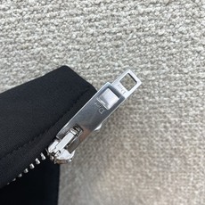 Dior迪奥💥砸锅卖铁都要上的新款最新时尚夹克 经典设计与颜值爆棚的外套 品质更是无法挑剔品控可以直接入手,不容过错的高 Dior迪奥💥砸锅卖铁都要上的新款最新时尚夹克 经典设计与颜值爆棚的外套 品质更是无法挑剔品控可以直接入手,不容过错的高