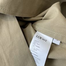 LOEWE罗意威💥砸锅卖铁都要上的新款最新时尚衬衫 经典设计与颜值爆棚的外套 品质更是无法挑剔品控可以直接入手,不容过错 LOEWE罗意威💥砸锅卖铁都要上的新款最新时尚衬衫 经典设计与颜值爆棚的外套 品质更是无法挑剔品控可以直接入手,不容过错
