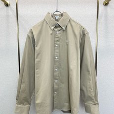 LOEWE罗意威💥砸锅卖铁都要上的新款最新时尚衬衫 经典设计与颜值爆棚的外套 品质更是无法挑剔品控可以直接入手,不容过错 LOEWE罗意威💥砸锅卖铁都要上的新款最新时尚衬衫 经典设计与颜值爆棚的外套 品质更是无法挑剔品控可以直接入手,不容过错