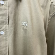 LOEWE罗意威💥砸锅卖铁都要上的新款最新时尚衬衫 经典设计与颜值爆棚的外套 品质更是无法挑剔品控可以直接入手,不容过错 LOEWE罗意威💥砸锅卖铁都要上的新款最新时尚衬衫 经典设计与颜值爆棚的外套 品质更是无法挑剔品控可以直接入手,不容过错