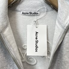 Acne Studios💥砸锅卖铁都要上的新款最新时尚立领外套 经典设计与颜值爆棚的外套 品质更是无法挑剔品控可以直接入 Acne Studios💥砸锅卖铁都要上的新款最新时尚立领外套 经典设计与颜值爆棚的外套 品质更是无法挑剔品控可以直接入