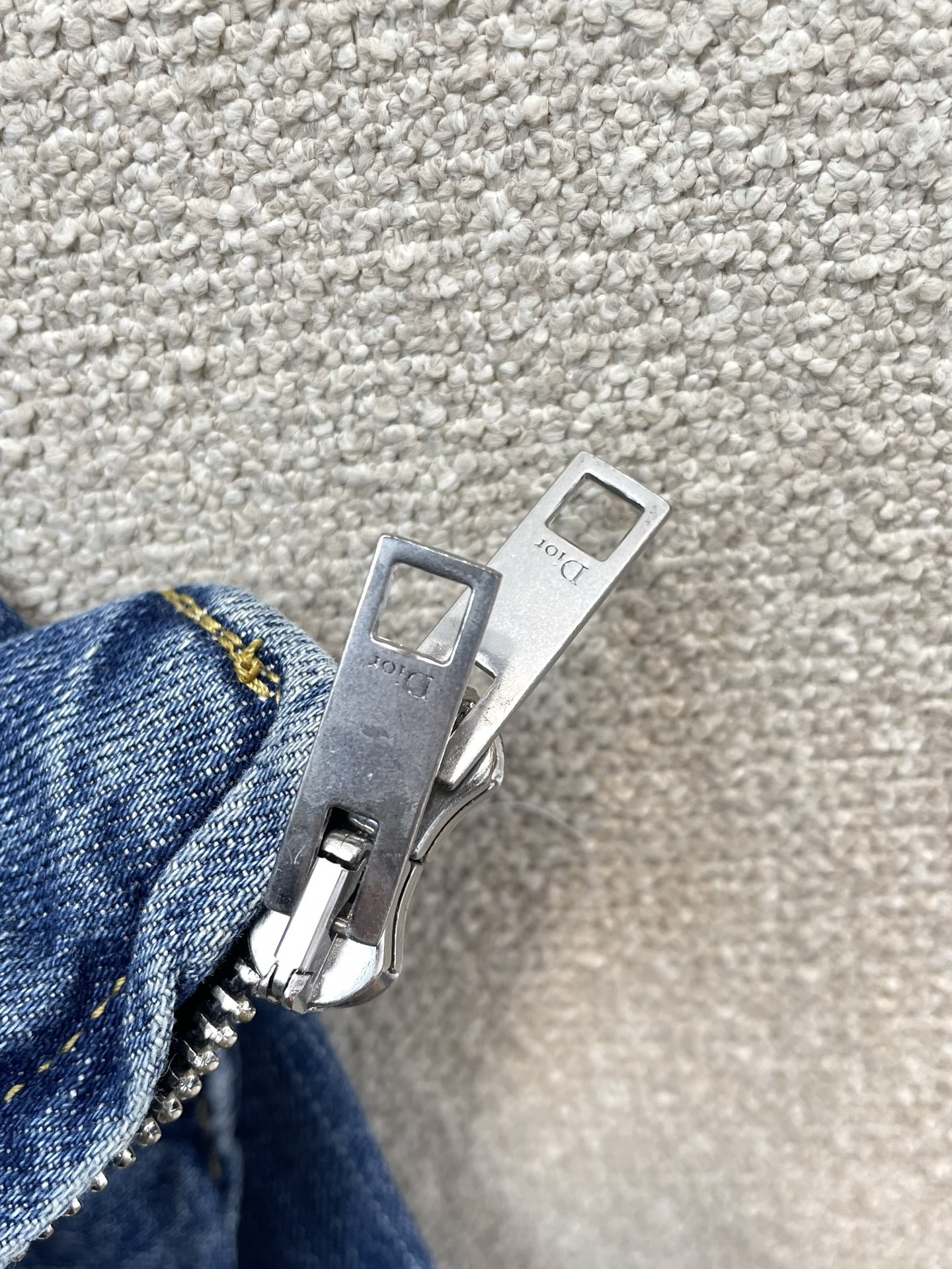 Dior迪奥💥砸锅卖铁都要上的新款最新时尚牛仔外套 经典设计与颜值爆棚的外套 品质更是无法挑剔品控可以直接入手，不容过错
