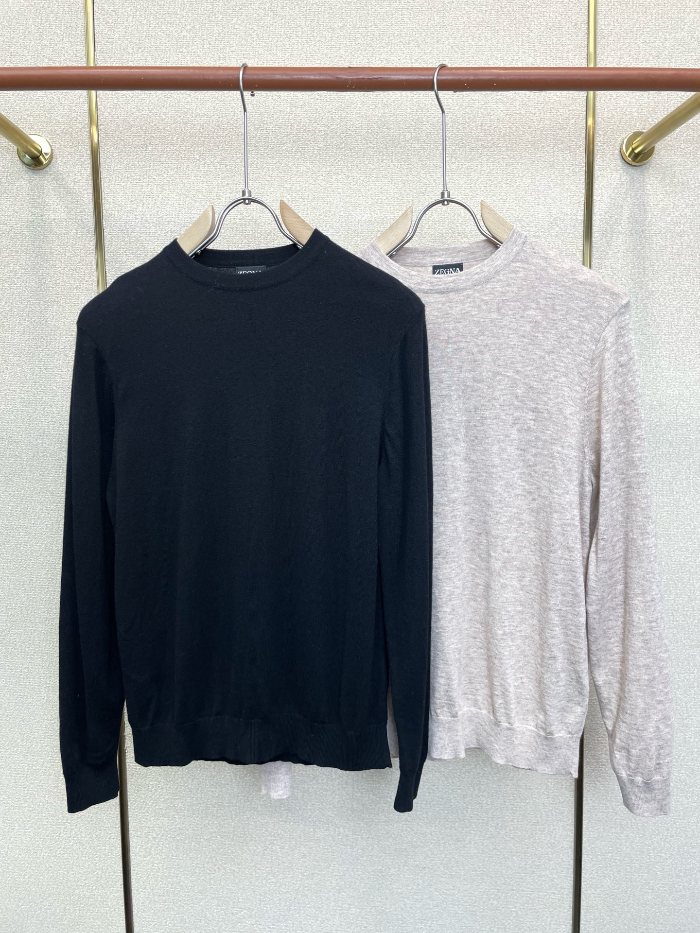 NO:955350,.ZEGNA Zegna's new and original men's casual woolen sweater is a must-have. High-end customization. High-end version. Fashionable and versatile imported fabrics. Super soft and delicate feel. Skin-friendly and comfortable to wear. High-end boutique. The upper body is exquisitely made by the foundry. A must-have item for men. Complete with three standards. Size 48-58,,zegna,19860909.ZEGNA杰尼亚砸锅卖铁都要上的新款新款原单男士休闲羊毛衫 高端定制 高端版本 时尚百搭爆款进口面料 手感超柔软细腻 穿着亲肤舒适 高端精品 代工厂精细做上身非常赞 男士必备单品 三标齐全 码数48-58,,zegna,,Men's clothing