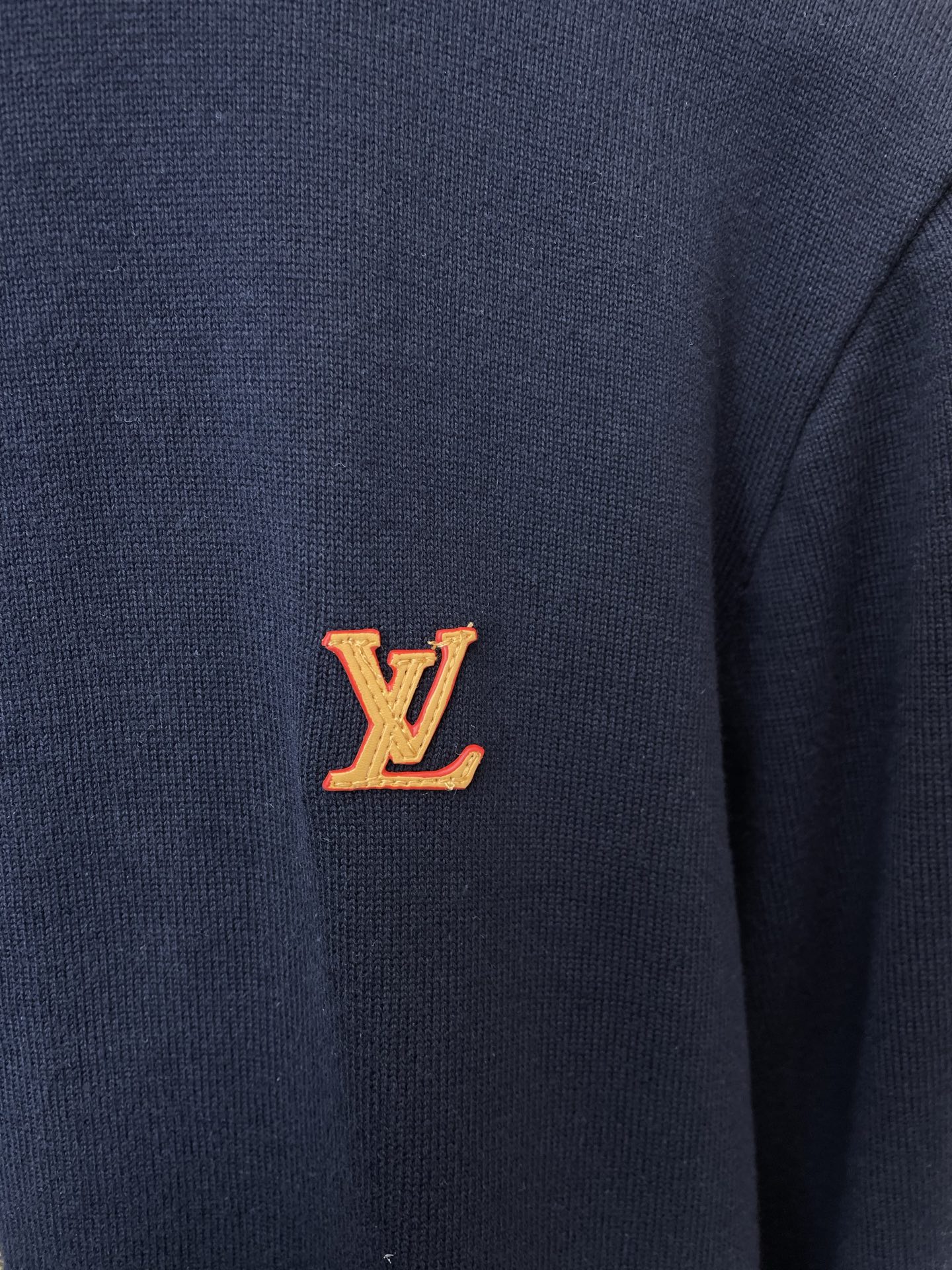 Louis Vuitton路易威登💥砸锅卖铁都要上的新款最新时尚双面混合logo运动衫 经典设计与颜值爆棚的外套 品质更