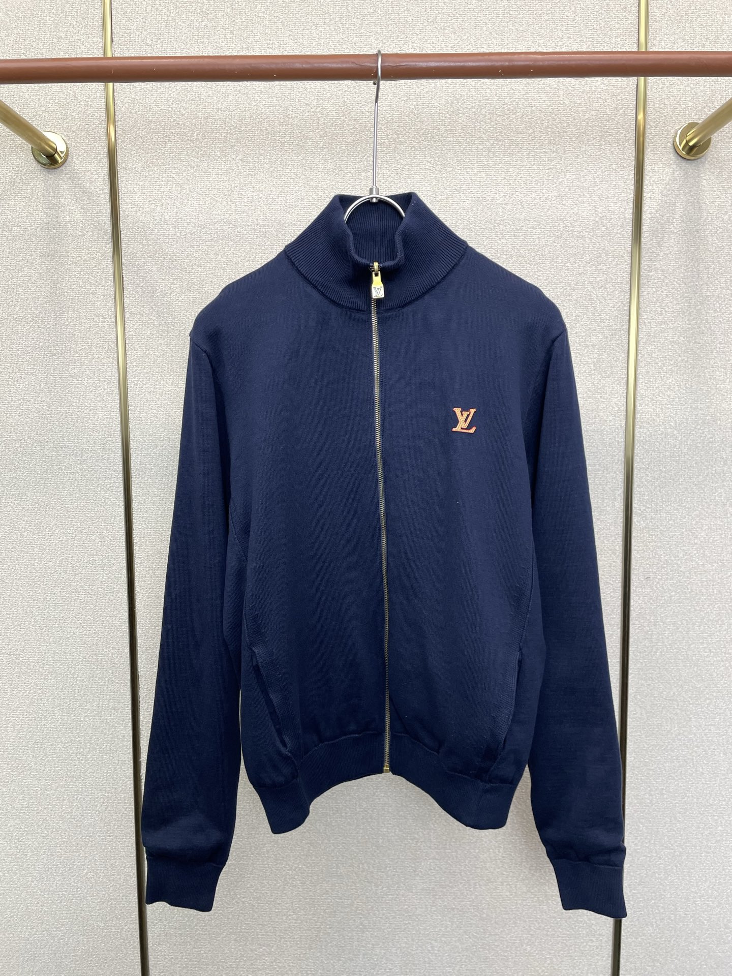 Louis Vuitton路易威登💥砸锅卖铁都要上的新款最新时尚双面混合logo运动衫 经典设计与颜值爆棚的外套 品质更