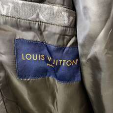 Louis Vuitton路易威登💥砸锅卖铁都要上的新款最新时尚满印连帽夹克外套 经典设计与颜值爆棚的外套 品质更是无法 Louis Vuitton路易威登💥砸锅卖铁都要上的新款最新时尚满印连帽夹克外套 经典设计与颜值爆棚的外套 品质更是无法