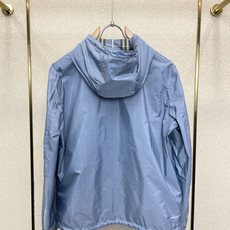 Burberry巴宝莉💥砸锅卖铁都要上的新款最新时尚夹克 双面格纹连帽外套 经典设计感与颜值爆棚的外套,品质更是无法挑剔 Burberry巴宝莉💥砸锅卖铁都要上的新款最新时尚夹克 双面格纹连帽外套 经典设计感与颜值爆棚的外套,品质更是无法挑剔