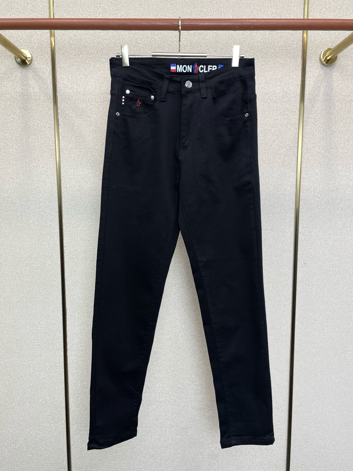 Moncler蒙口💥砸锅卖铁都要上的新款新款休闲牛仔裤👖高端版本！专柜定制面料 透气舒适度高，细节无可挑剔，品牌元素设计