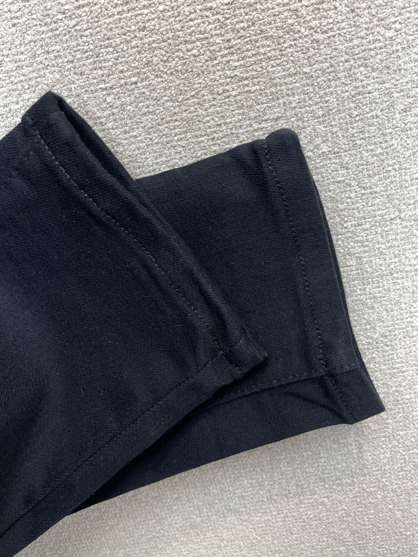 Moncler蒙口💥砸锅卖铁都要上的新款新款休闲牛仔裤👖高端版本！专柜定制面料 透气舒适度高，细节无可挑剔，品牌元素设计