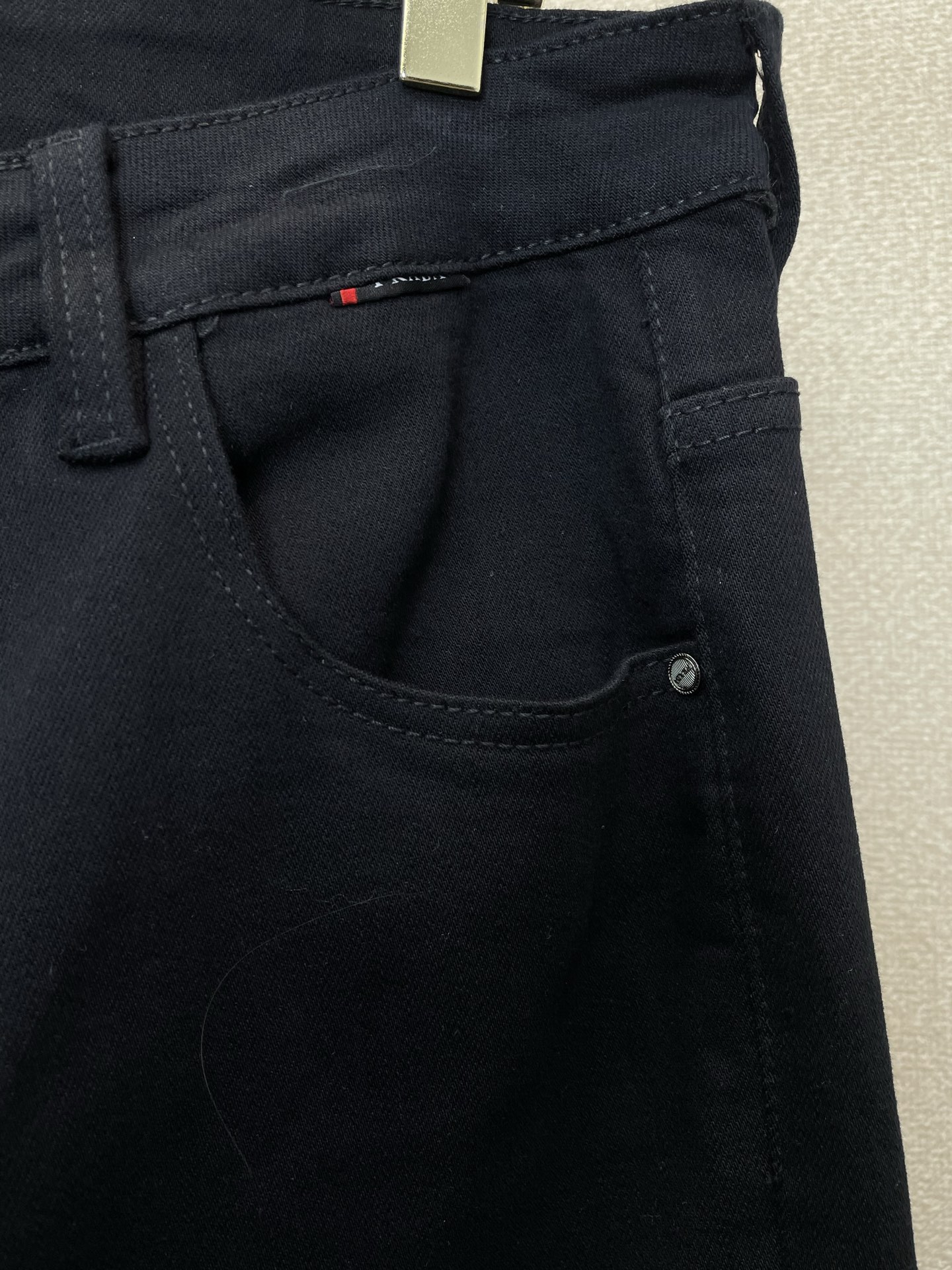 Prada普拉达💥砸锅卖铁都要上的新款新款休闲牛仔裤👖高端版本！专柜定制面料 透气舒适度高，细节无可挑剔，品牌元素设计理