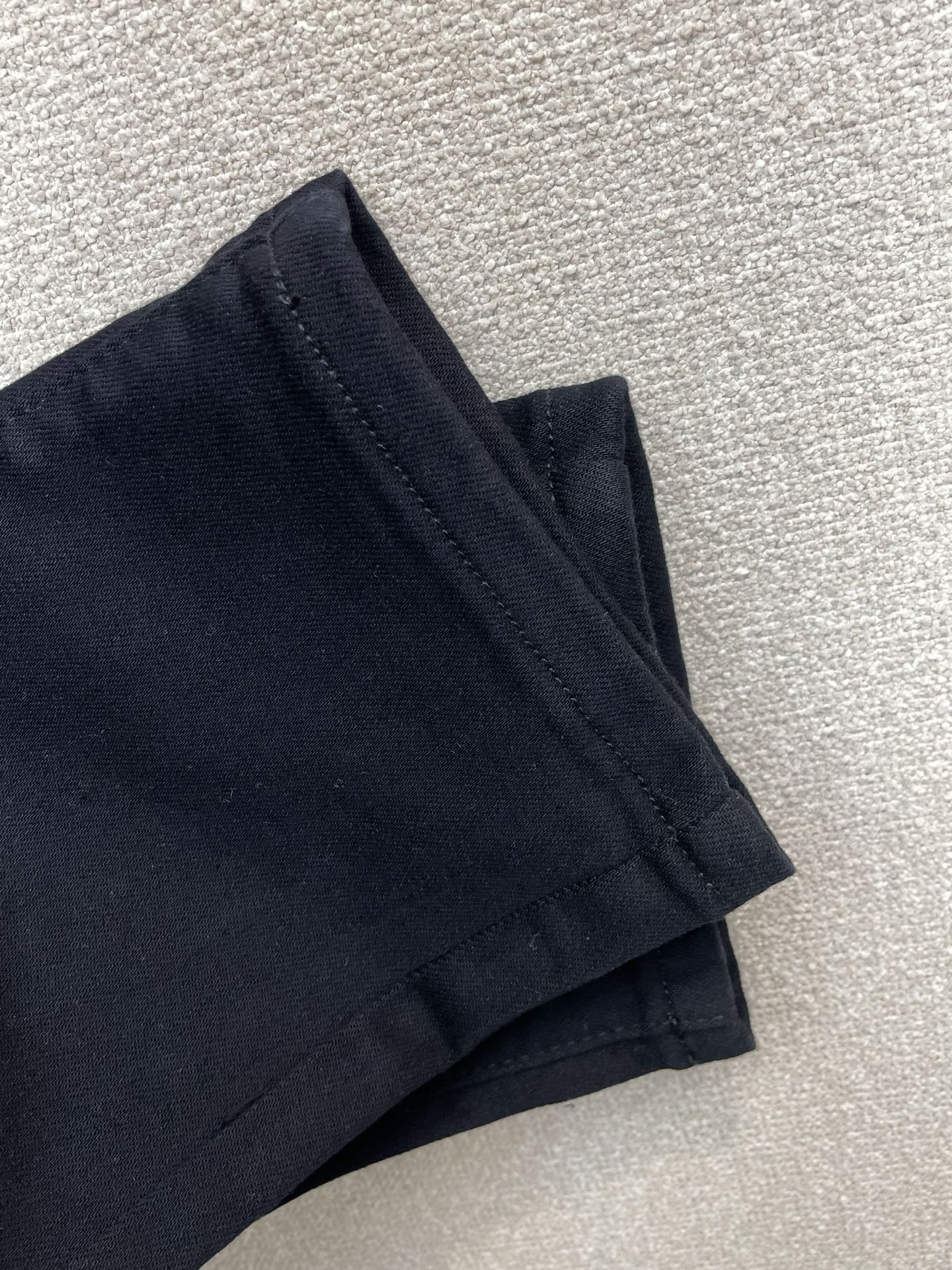 Prada普拉达💥砸锅卖铁都要上的新款新款休闲牛仔裤👖高端版本！专柜定制面料 透气舒适度高，细节无可挑剔，品牌元素设计理