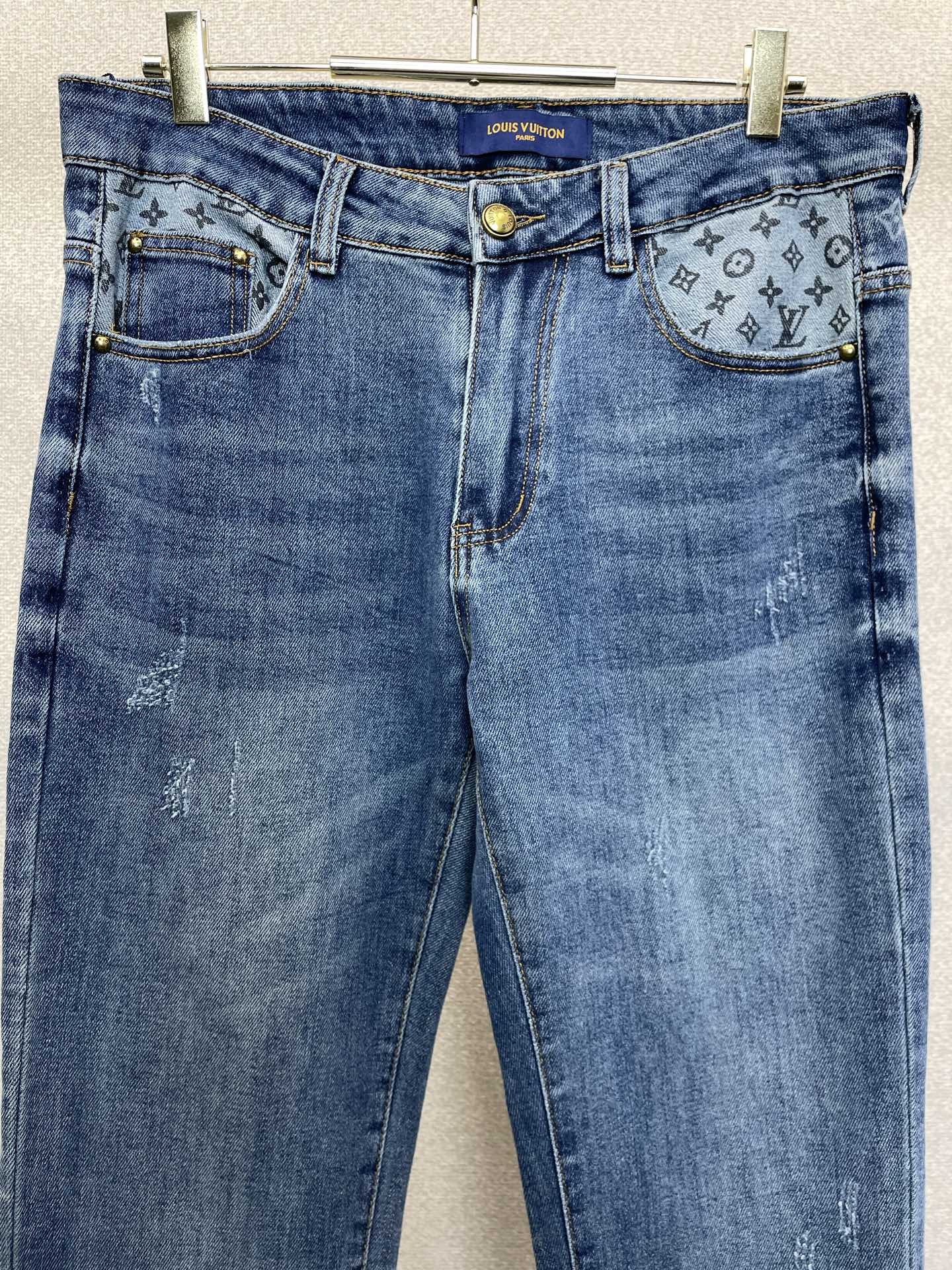 Louis Vuitton路易威登💥砸锅卖铁都要上的新款新款休闲牛仔裤👖高端版本！专柜定制面料 透气舒适度高，细节无可挑
