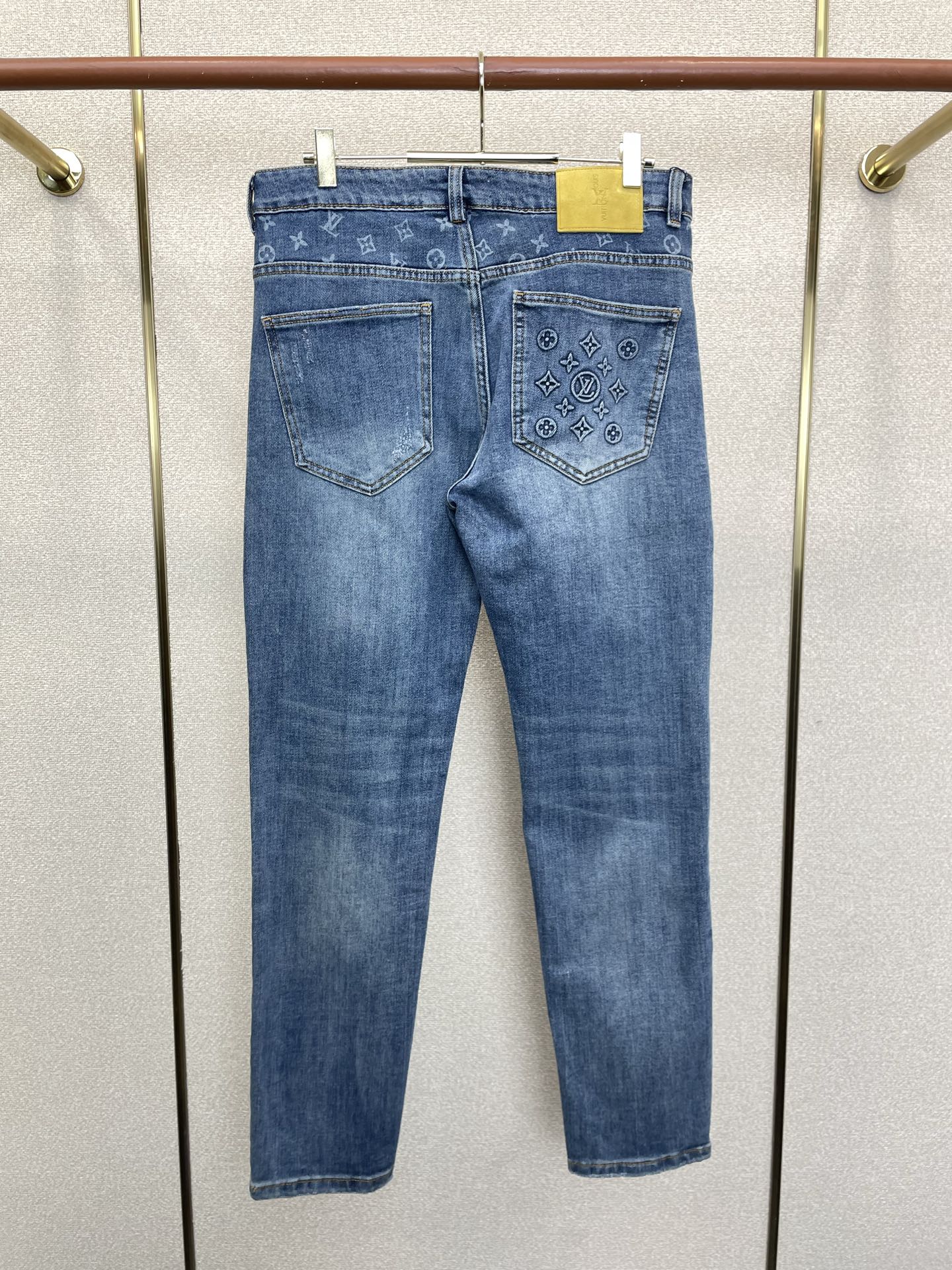 Louis Vuitton路易威登💥砸锅卖铁都要上的新款新款休闲牛仔裤👖高端版本！专柜定制面料 透气舒适度高，细节无可挑