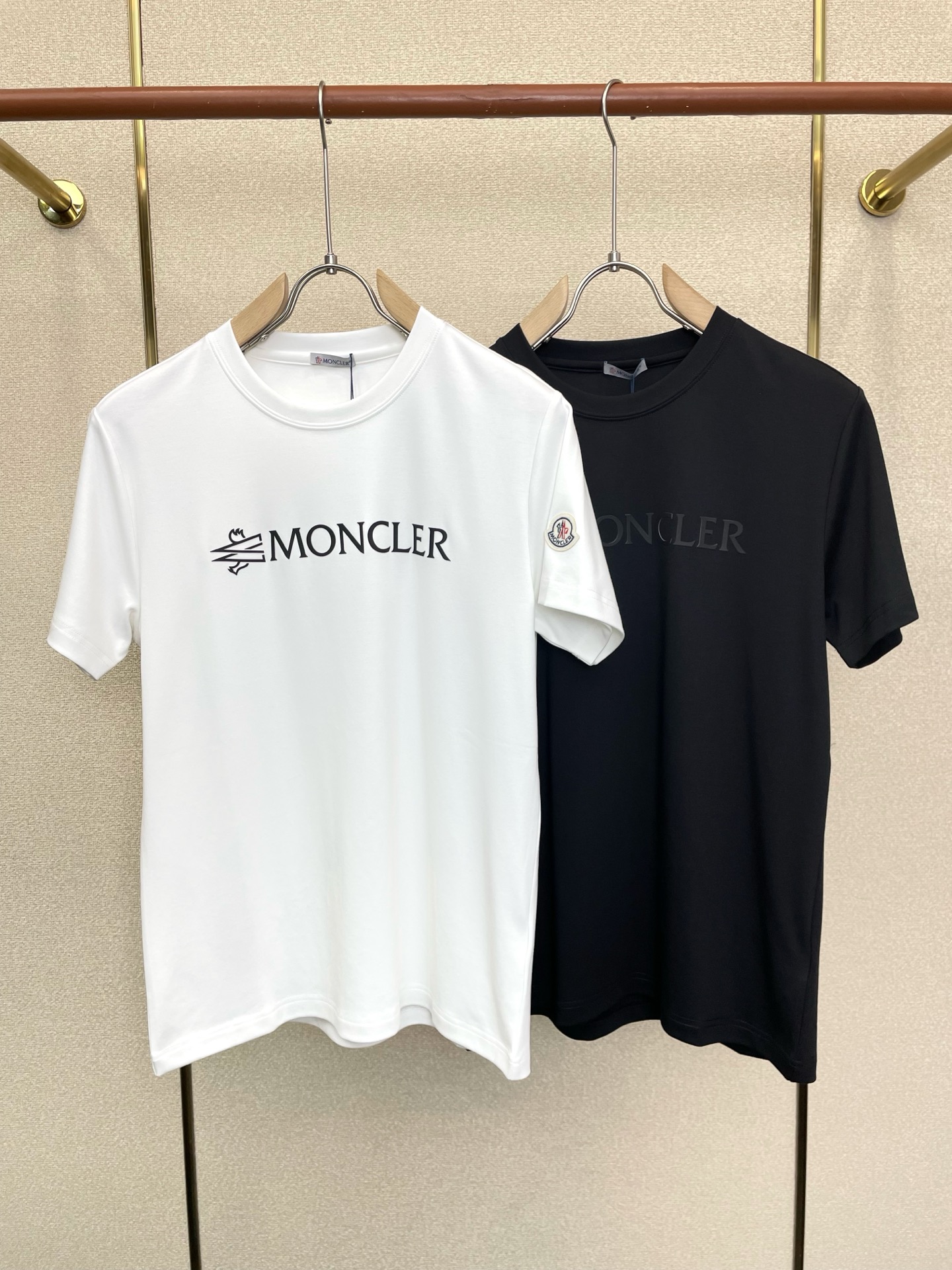 Moncler蒙口💥砸锅卖铁都要上的新款新款原单男士休闲短袖 高端定制 高端版本 时尚百搭爆款⚠️⚠️✨✨进口面料 手感