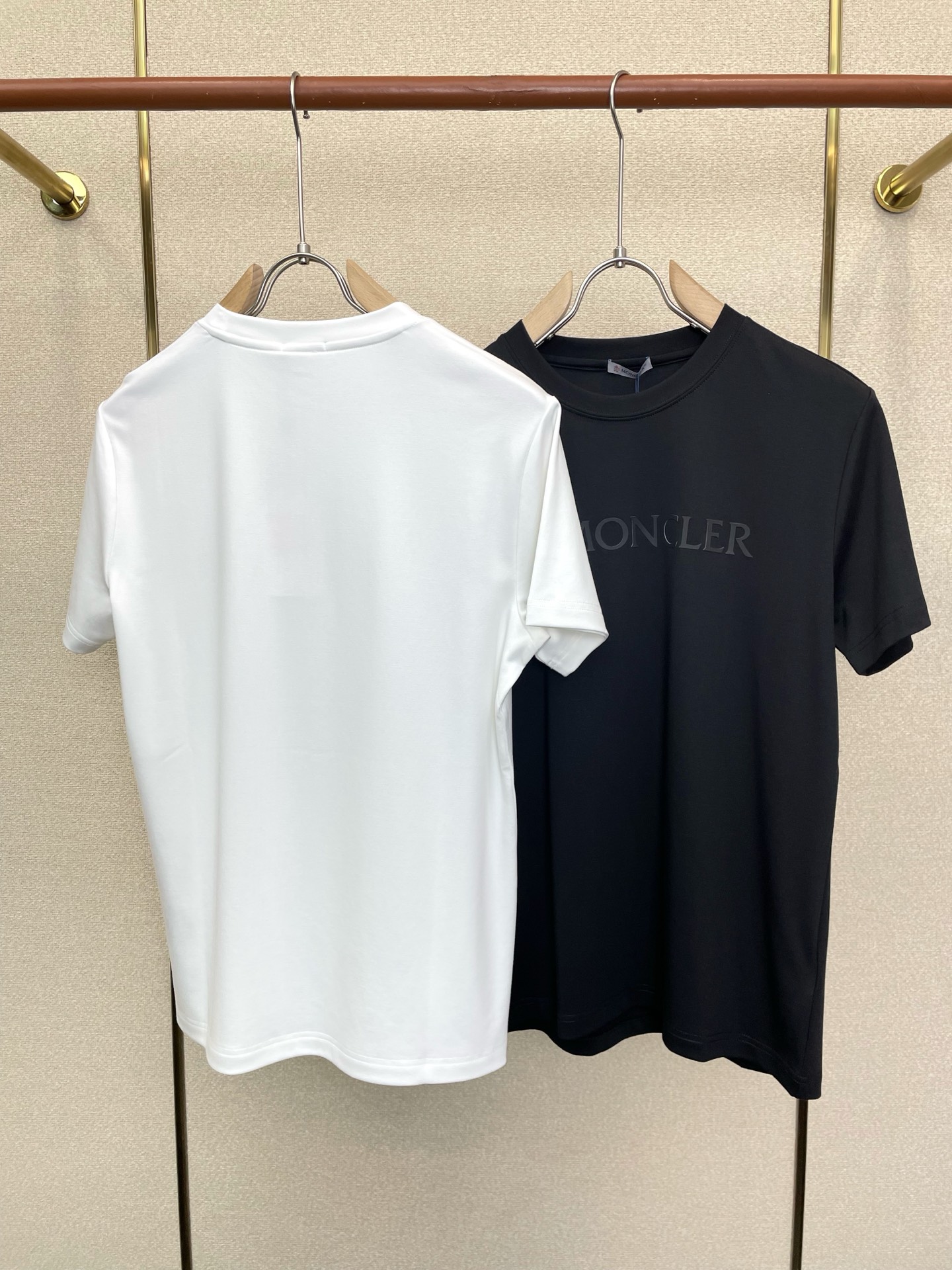 Moncler蒙口💥砸锅卖铁都要上的新款新款原单男士休闲短袖 高端定制 高端版本 时尚百搭爆款⚠️⚠️✨✨进口面料 手感