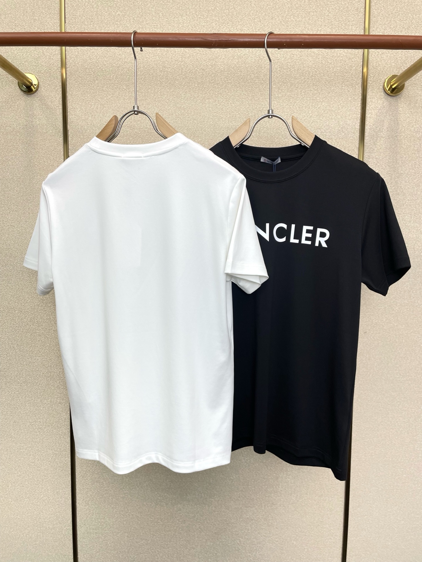 Moncler蒙口💥砸锅卖铁都要上的新款新款原单男士休闲短袖 高端定制 高端版本 时尚百搭爆款⚠️⚠️✨✨进口面料 手感