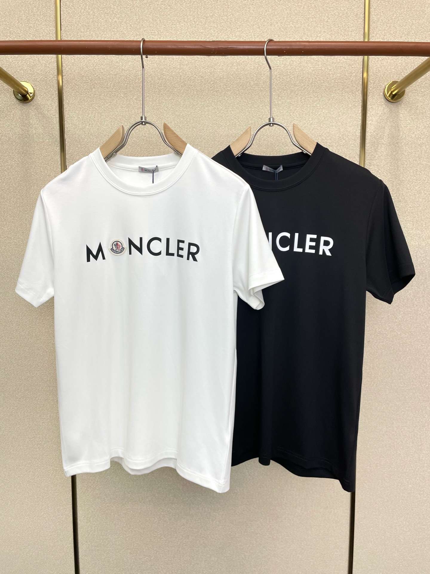 Moncler蒙口💥砸锅卖铁都要上的新款新款原单男士休闲短袖 高端定制 高端版本 时尚百搭爆款⚠️⚠️✨✨进口面料 手感