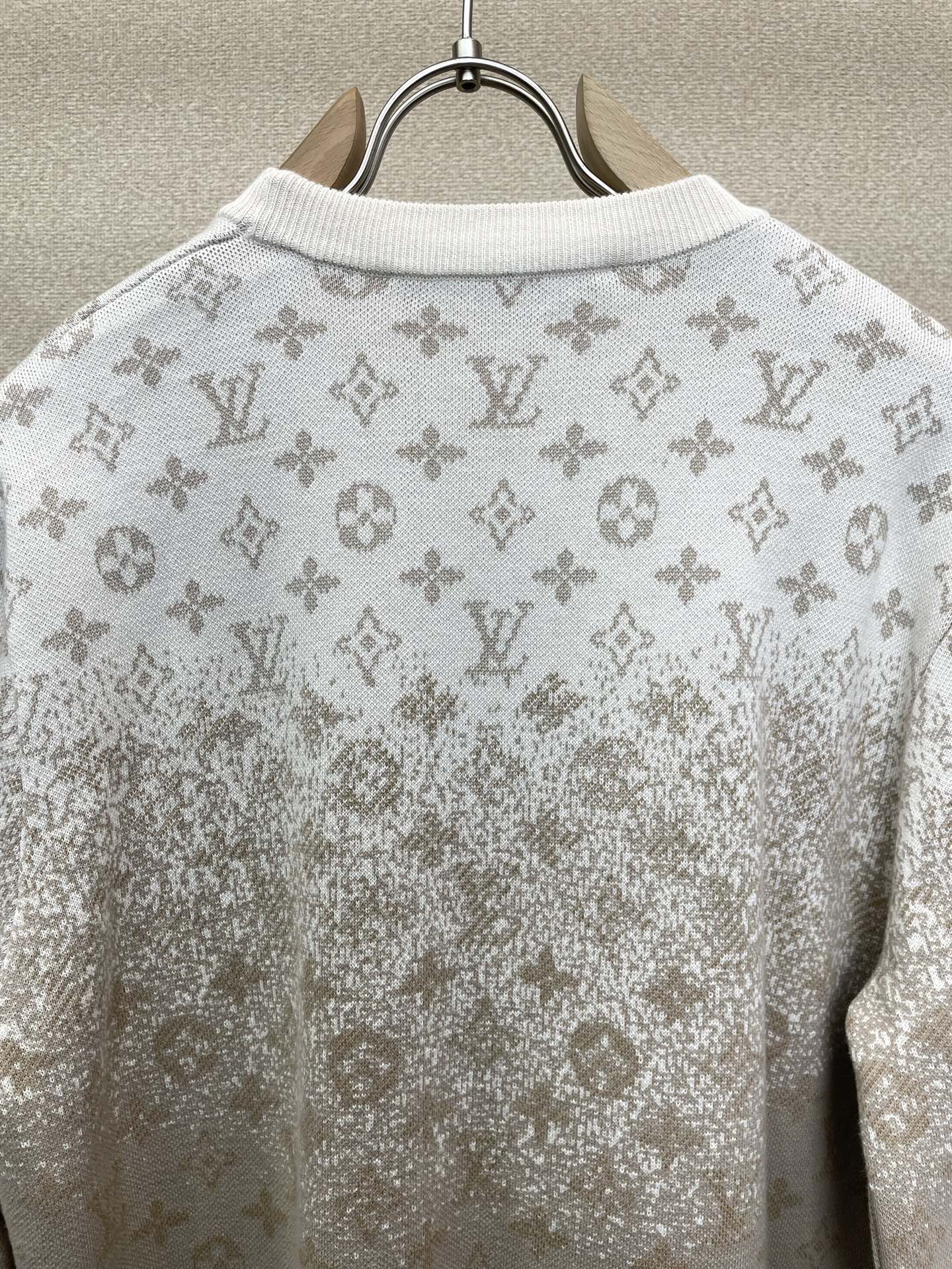 Louis Vuitton路易威登💥砸锅卖铁都要上的新款最新时尚毛衣 经典设计与颜值爆棚的外套 品质更是无法挑剔品控可以