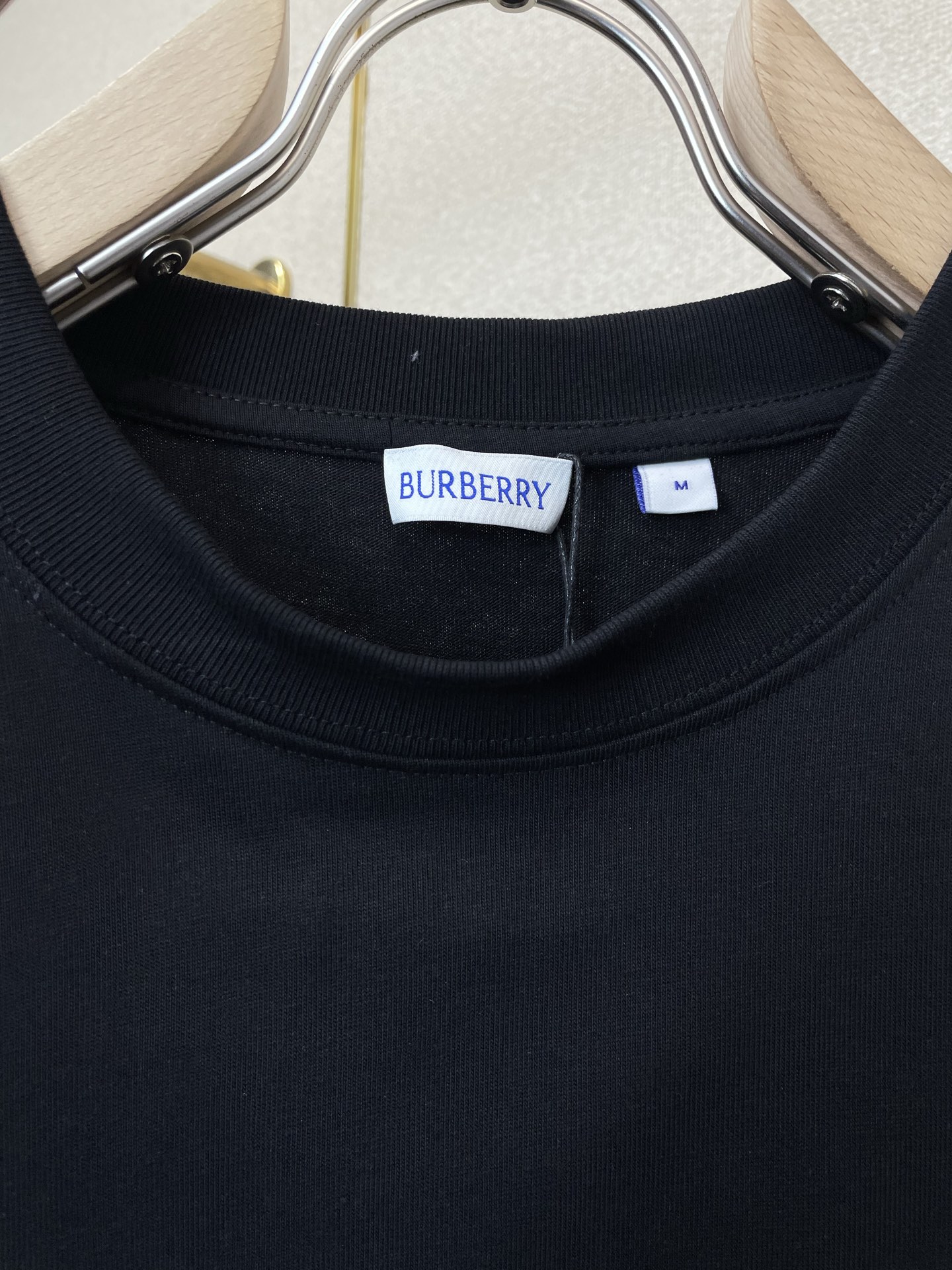 Burberry巴宝莉💥砸锅卖铁都要上的新款最新时尚长袖 经典设计感与颜值爆棚的外套，品质更是无法挑剔品控可以直接入手，