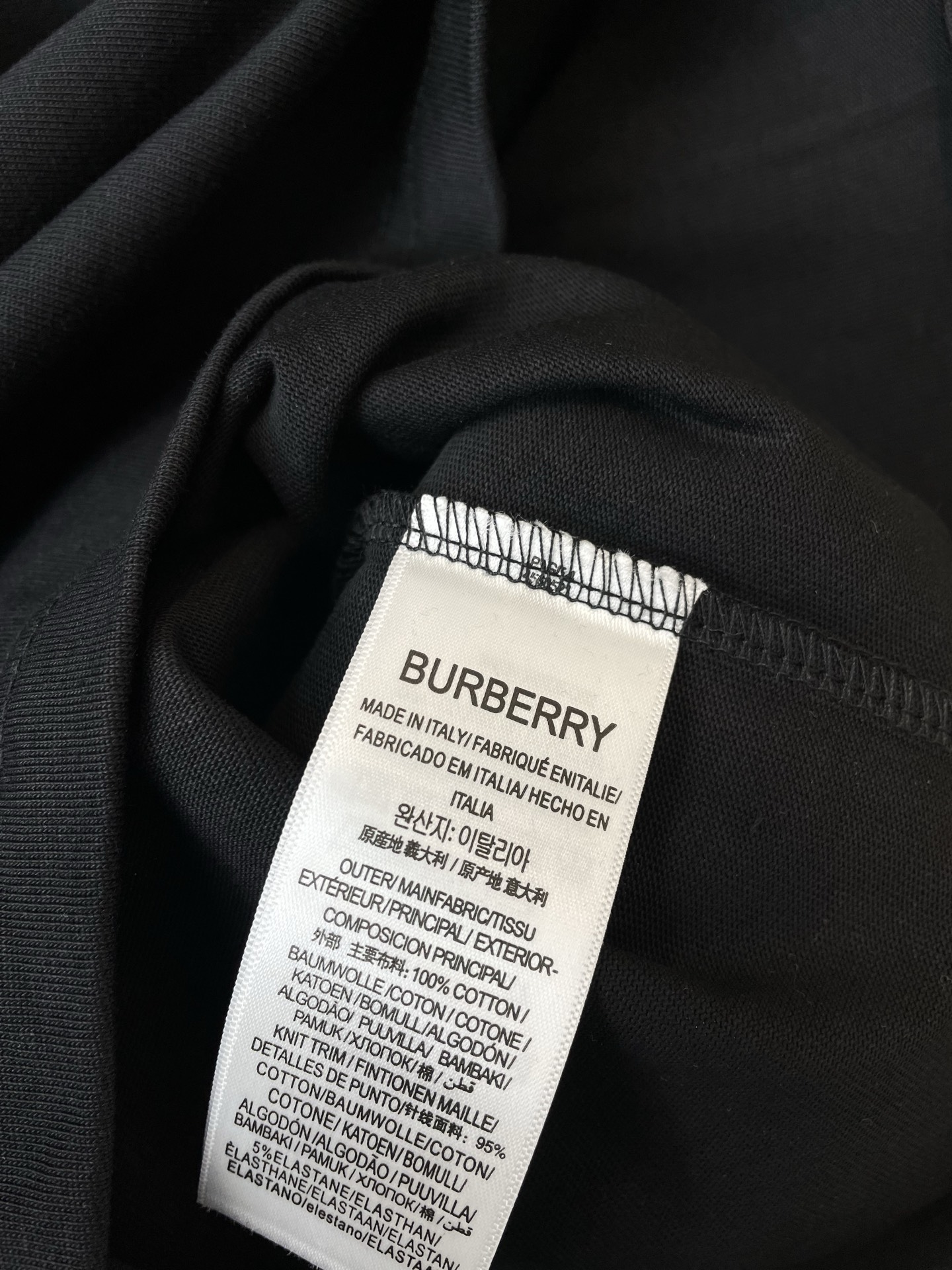Burberry巴宝莉💥砸锅卖铁都要上的新款最新时尚长袖 经典设计感与颜值爆棚的外套，品质更是无法挑剔品控可以直接入手，