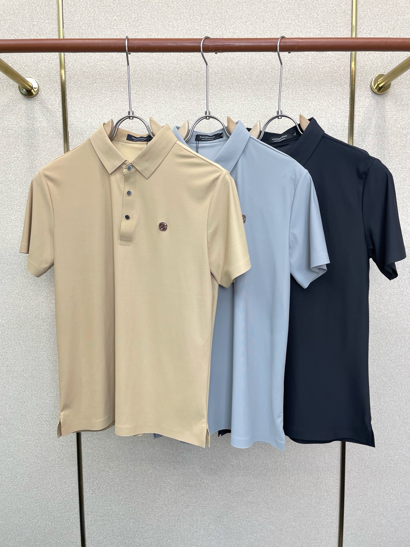 NO:948977,.ZEGNA Zegna exclusively supplies new original men's casual short-sleeves, high-end customization, high-end version, fashionable and versatile imported fabrics, super soft and delicate to the touch, skin-friendly and comfortable to wear, high-end boutique, the upper body is exquisitely made by the factory, a must-have item for men, complete with three standards, size M-4XL,,zegna,T-shirt,19860909.ZEGNA杰尼亚独家专供新款原单男士休闲短袖 高端定制 高端版本 时尚百搭爆款进口面料 手感超柔软细腻 穿着亲肤舒适 高端精品 代工厂精细做上身非常赞 男士必备单品 三标齐全 码数M-4XL,,zegna,T-shirt,,Men's clothing