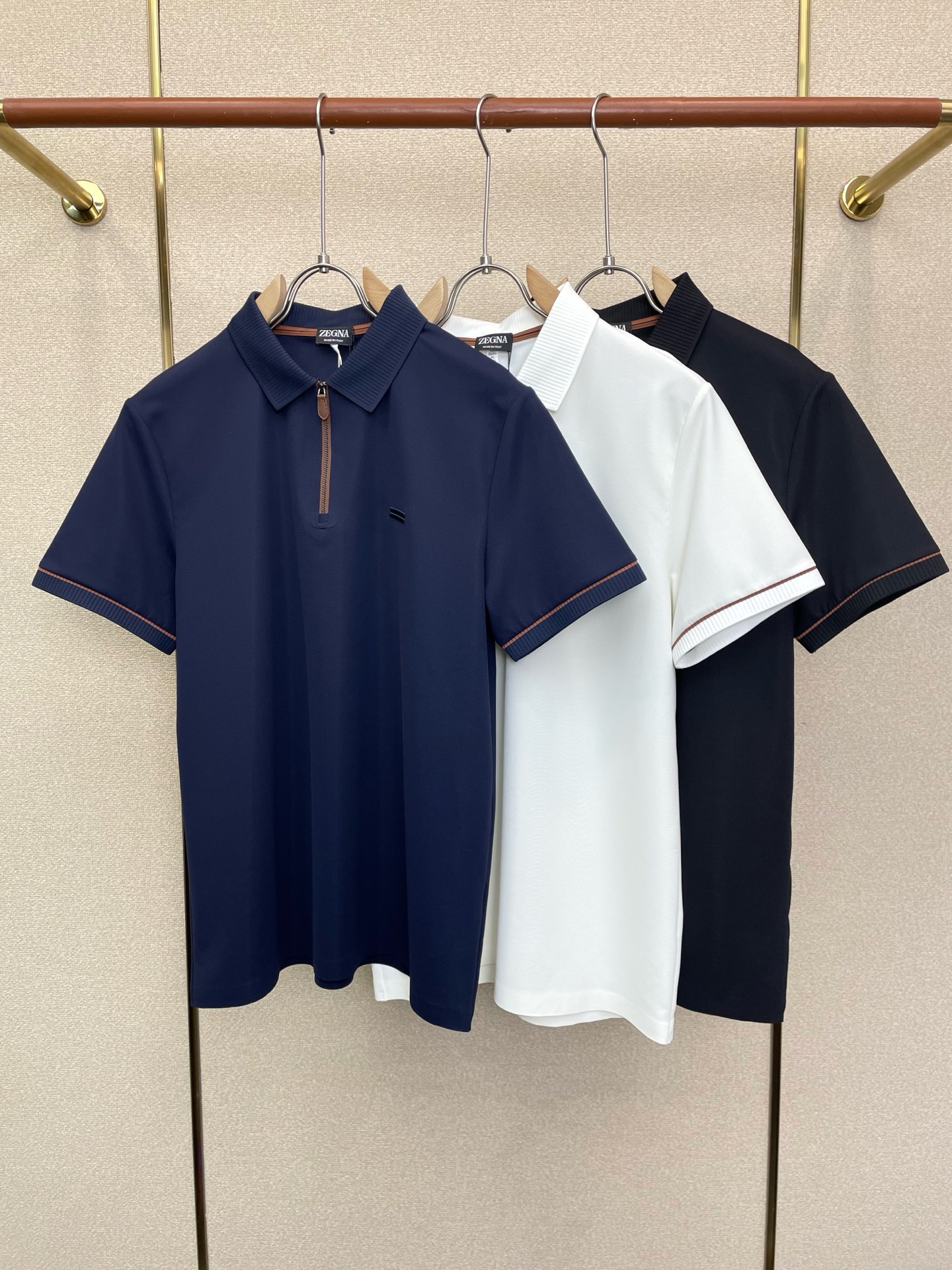 NO:948989,.ZEGNA Zegna exclusively provides new original men's casual short-sleeves, high-end customization, high-end version, fashionable and versatile, popular imported fabrics, super soft and delicate to the touch, skin-friendly and comfortable to wear, high-end boutique, the upper body is exquisitely made by the factory, a must-have item for men, complete with three standards, size M-3XL,,zegna,T-shirt,19860909.ZEGNA杰尼亚独家专供新款原单男士休闲短袖 高端定制 高端版本 时尚百搭爆款进口面料 手感超柔软细腻 穿着亲肤舒适 高端精品 代工厂精细做上身非常赞 男士必备单品 三标齐全 码数M-3XL,,zegna,T-shirt,,Men's clothing