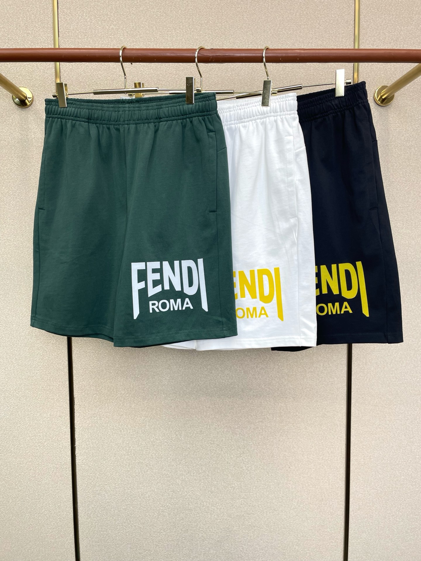FENDI芬迪💥砸锅卖铁都要上的新款新款原单男士休闲短裤🩳高端定制 高端版本 时尚百搭爆款⚠️⚠️✨✨进口面料 手感超柔