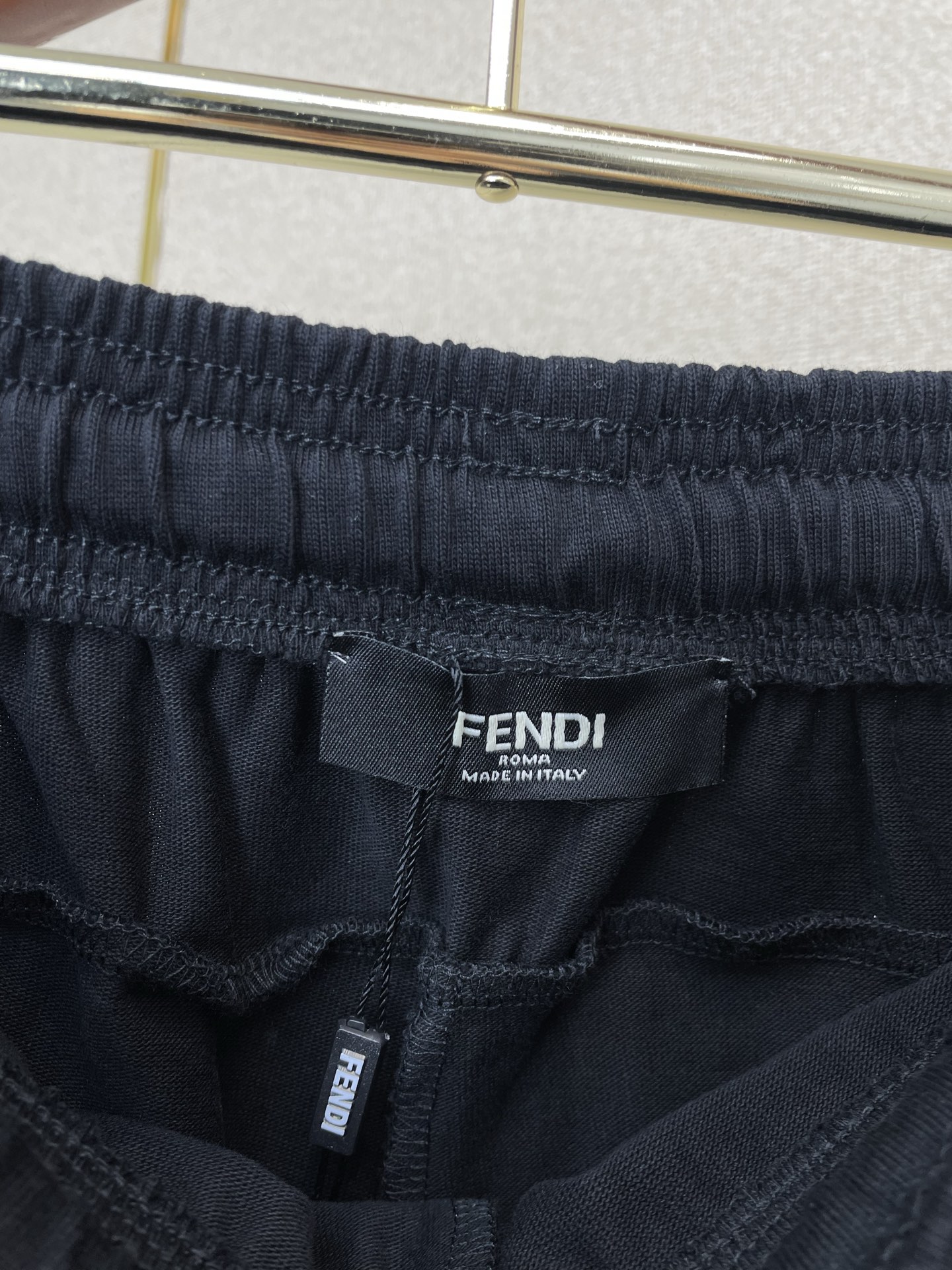 FENDI芬迪💥砸锅卖铁都要上的新款新款原单男士休闲短裤🩳高端定制 高端版本 时尚百搭爆款⚠️⚠️✨✨进口面料 手感超柔
