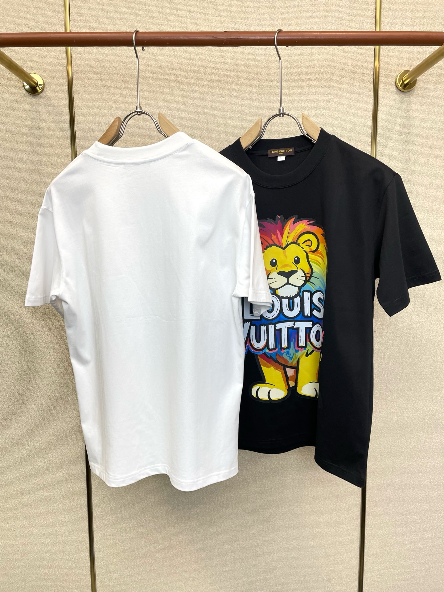 Louis Vuitton路易威登💥砸锅卖铁都要上的新款新款原单男士休闲短袖 高端定制 高端版本 时尚百搭爆款⚠️⚠️✨