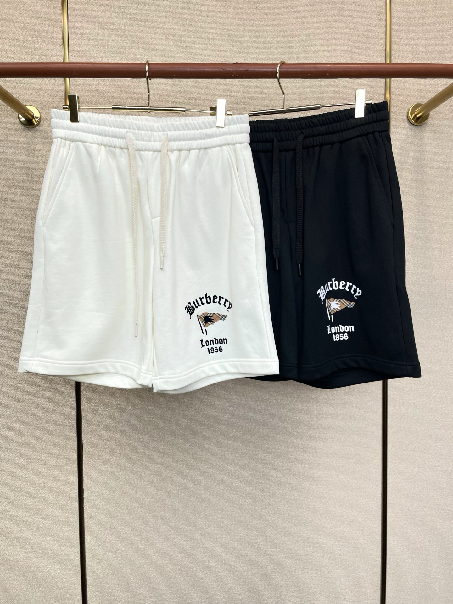 Burberry巴宝莉💥砸锅卖铁都要上的新款新款原单男士休闲短裤🩳高端定制 高端版本 时尚百搭爆款⚠️⚠️✨✨进口面料 Burberry巴宝莉💥砸锅卖铁都要上的新款新款原单男士休闲短裤🩳高端定制 高端版本 时尚百搭爆款⚠️⚠️✨✨进口面料