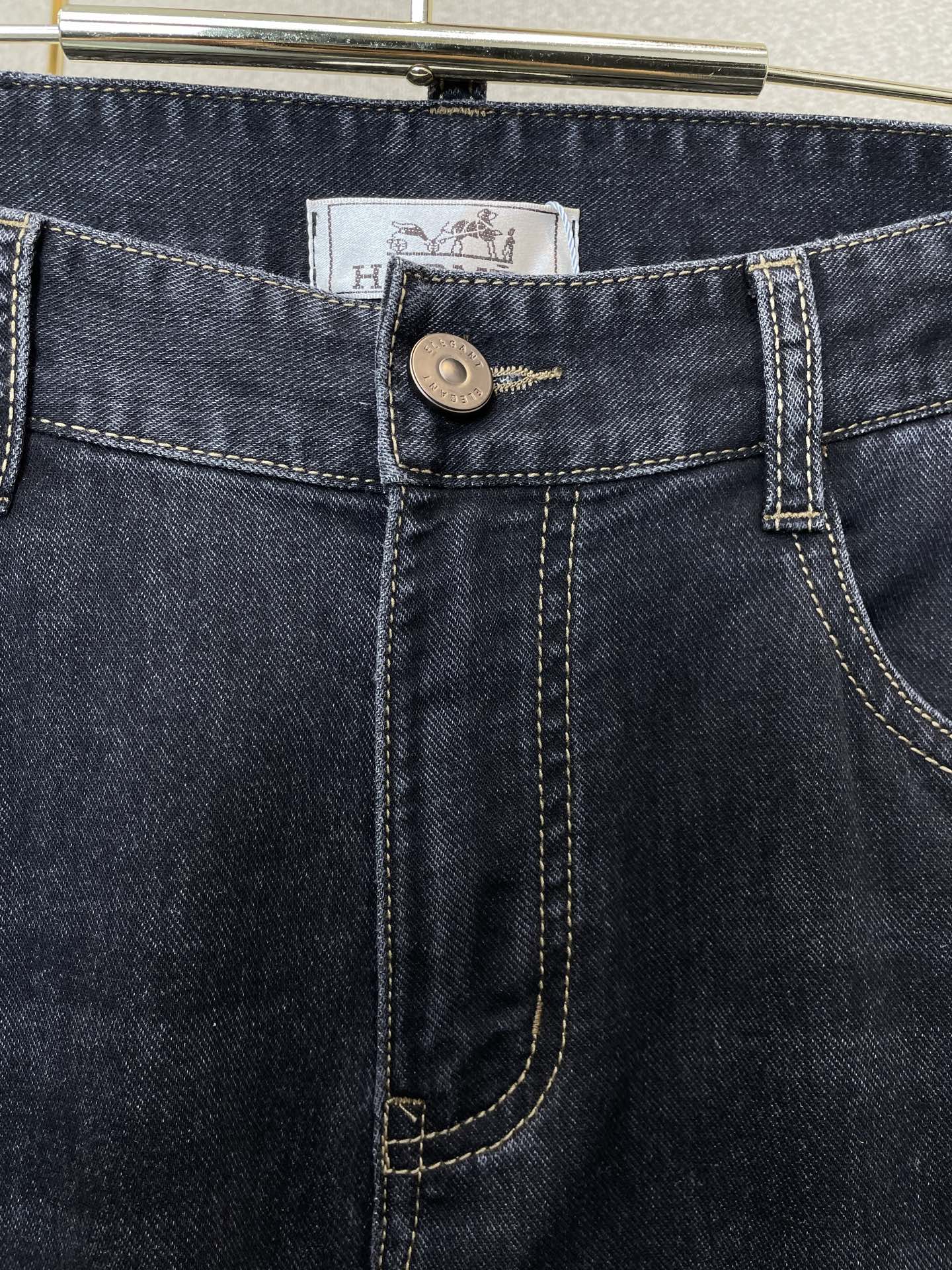 Hermès爱马仕💥砸锅卖铁都要上的新款新款休闲牛仔裤👖高端版本 专柜定制面料 透气舒适度高，细节无可挑剔，品牌元素设计