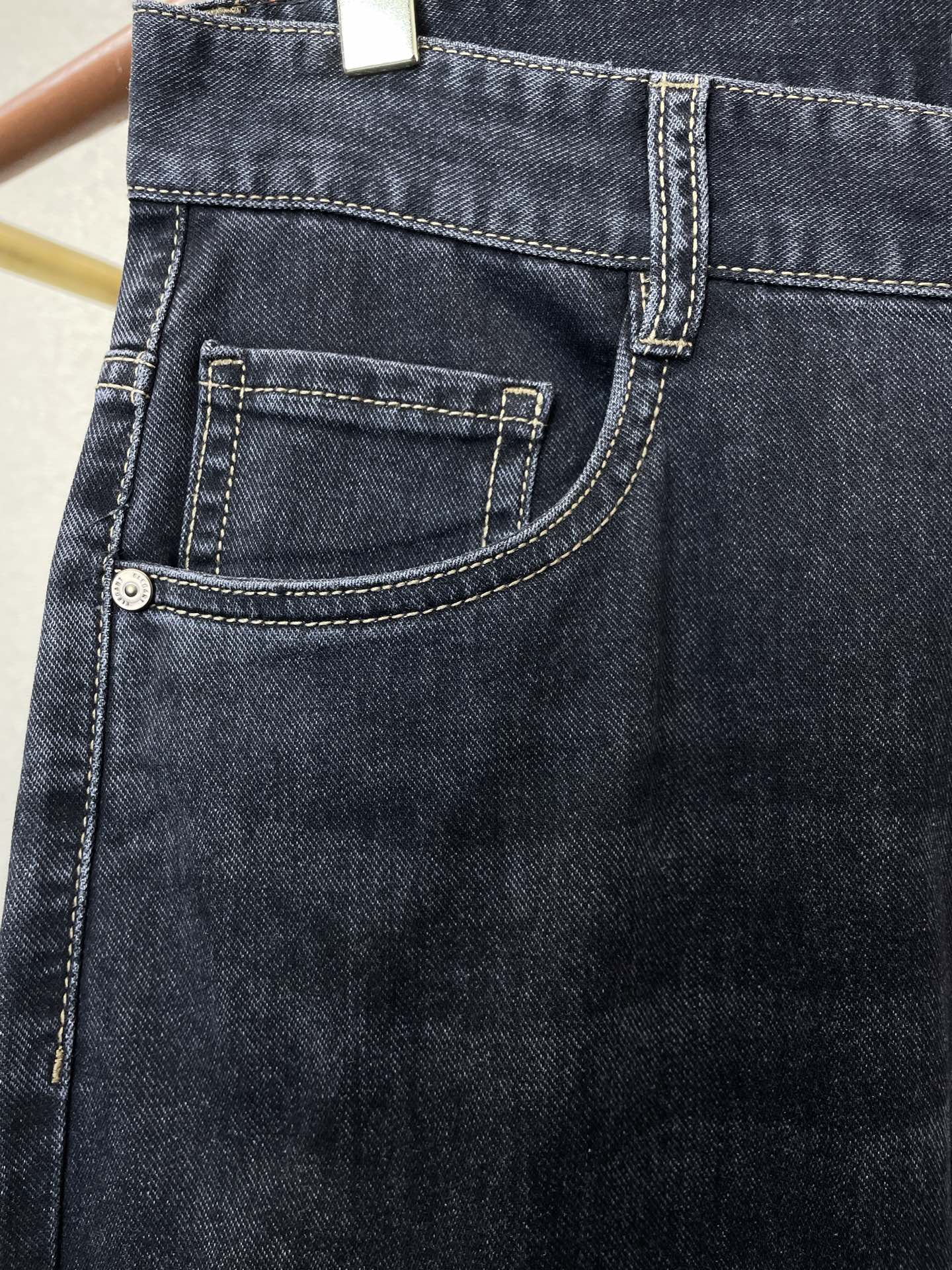 Hermès爱马仕💥砸锅卖铁都要上的新款新款休闲牛仔裤👖高端版本 专柜定制面料 透气舒适度高，细节无可挑剔，品牌元素设计
