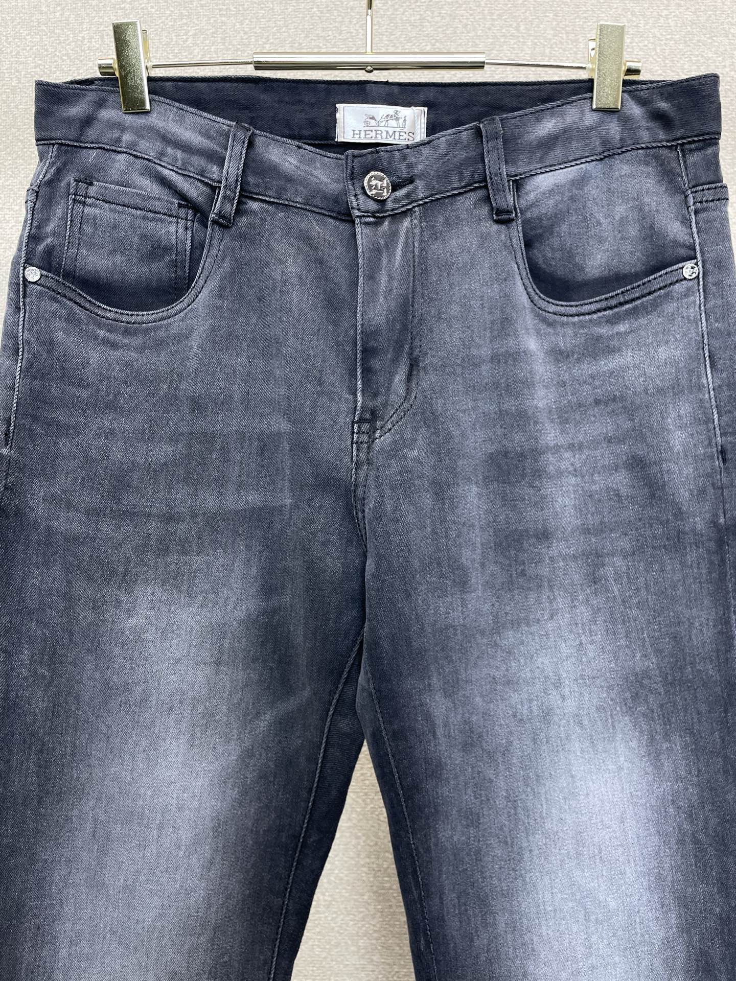 Hermès爱马仕💥砸锅卖铁都要上的新款新款休闲牛仔裤👖高端版本 专柜定制面料 透气舒适度高，细节无可挑剔，品牌元素设计