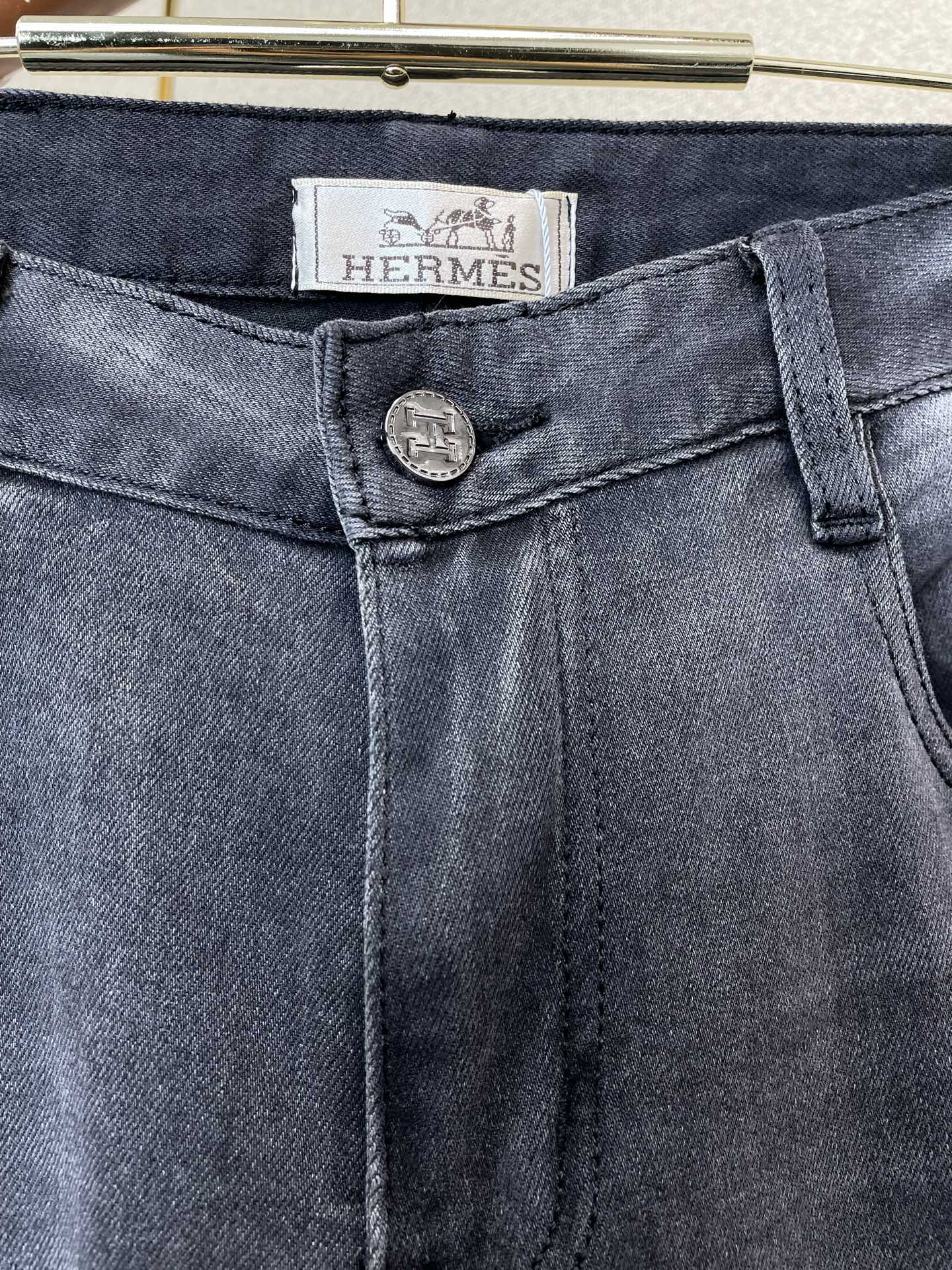 Hermès爱马仕💥砸锅卖铁都要上的新款新款休闲牛仔裤👖高端版本 专柜定制面料 透气舒适度高，细节无可挑剔，品牌元素设计