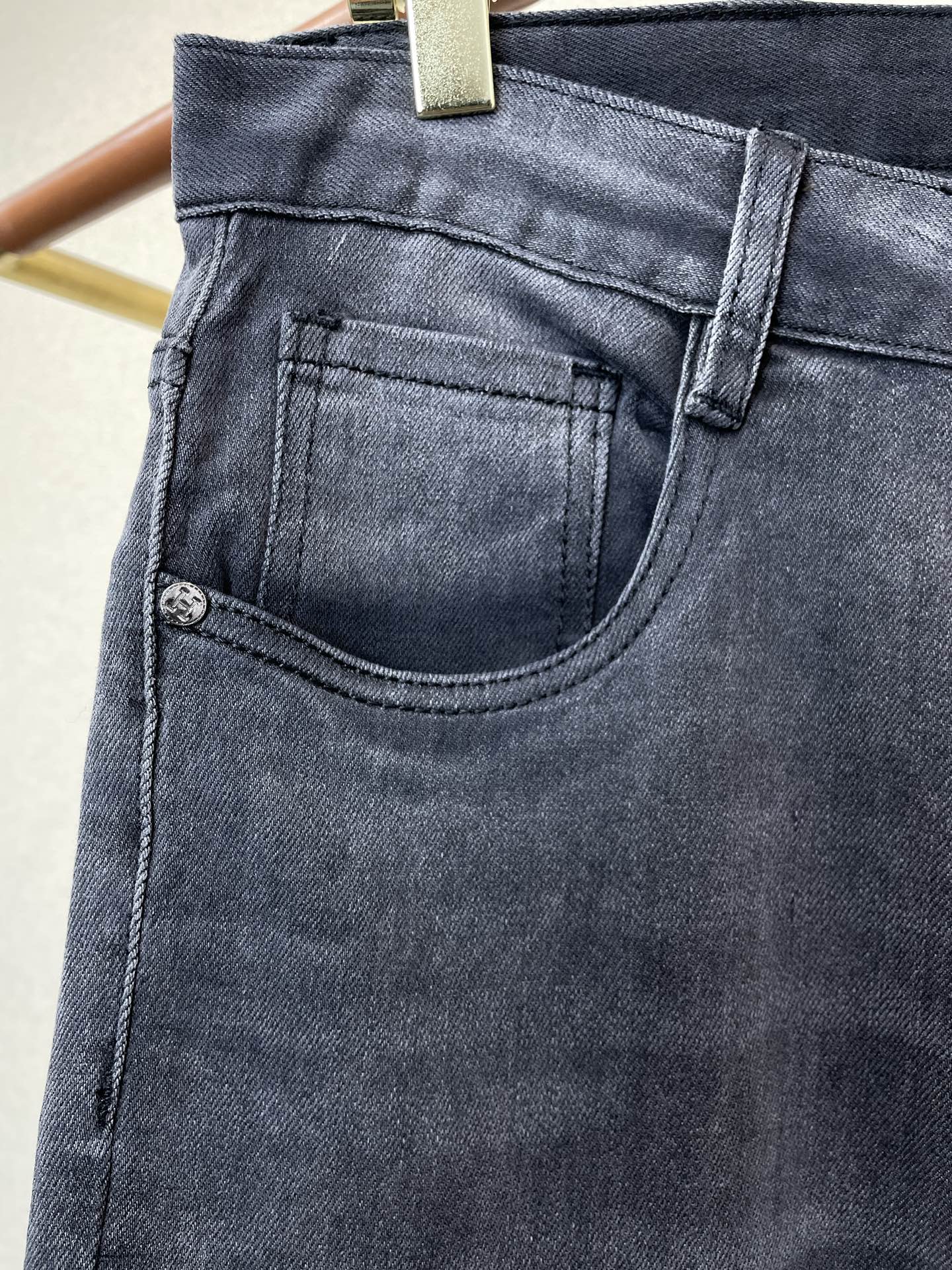 Hermès爱马仕💥砸锅卖铁都要上的新款新款休闲牛仔裤👖高端版本 专柜定制面料 透气舒适度高，细节无可挑剔，品牌元素设计