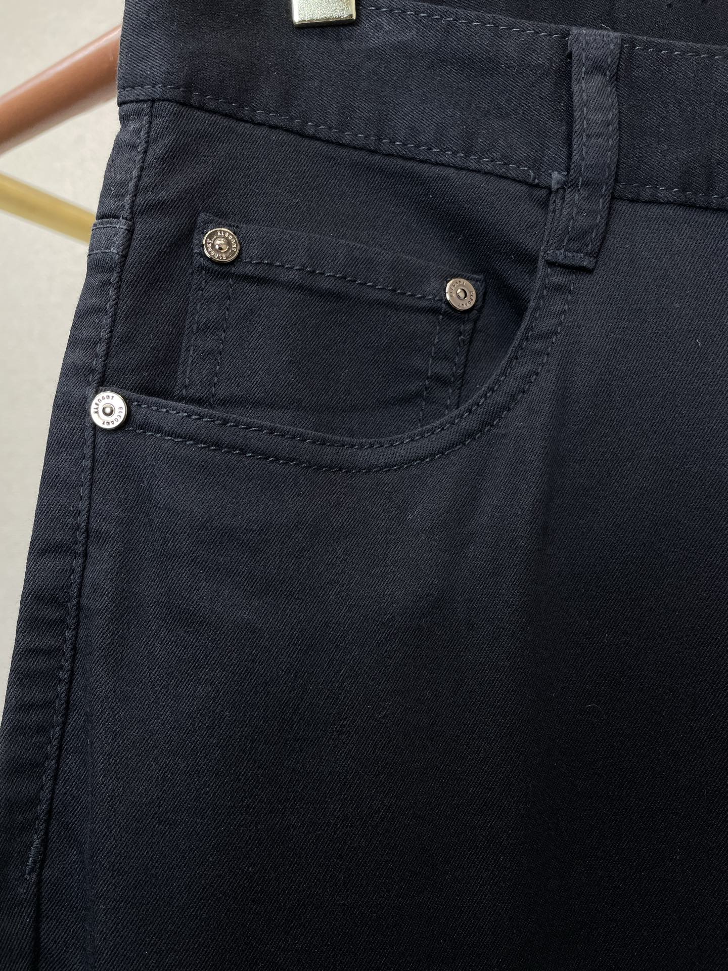Gucci古驰💥独家专供新款休闲牛仔裤👖高端版本 专柜定制面料 透气舒适度高，细节无可挑剔，品牌元素设计理念，体现高品质