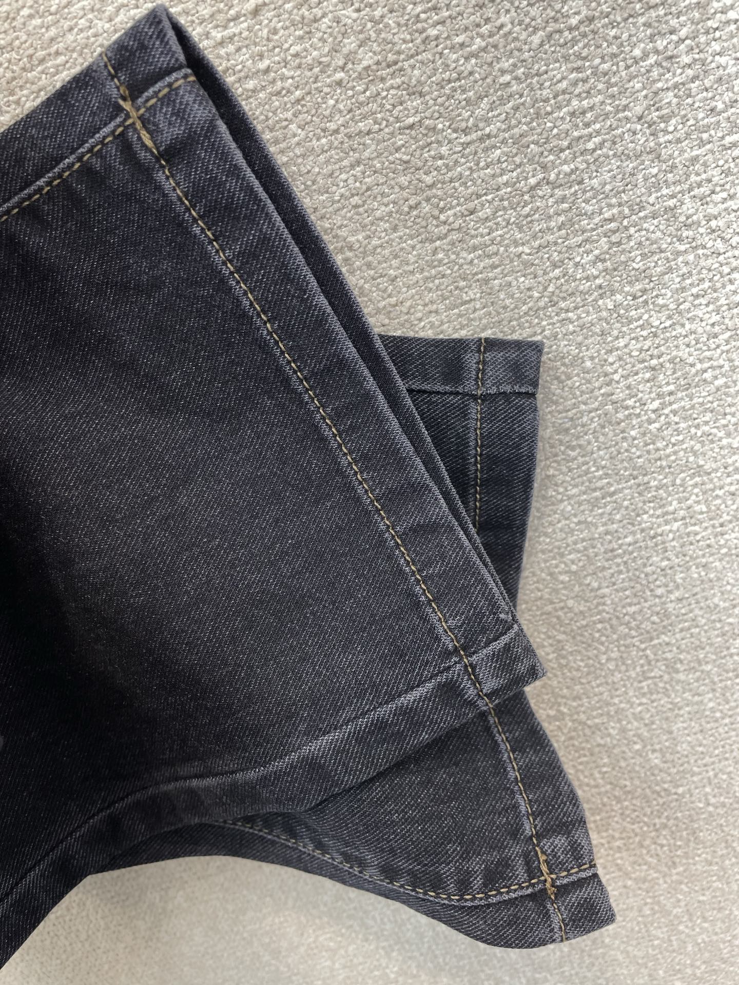 Moncler蒙口💥独家专供新款休闲牛仔裤👖高端版本 专柜定制面料 透气舒适度高，细节无可挑剔，品牌元素设计理念，体现高