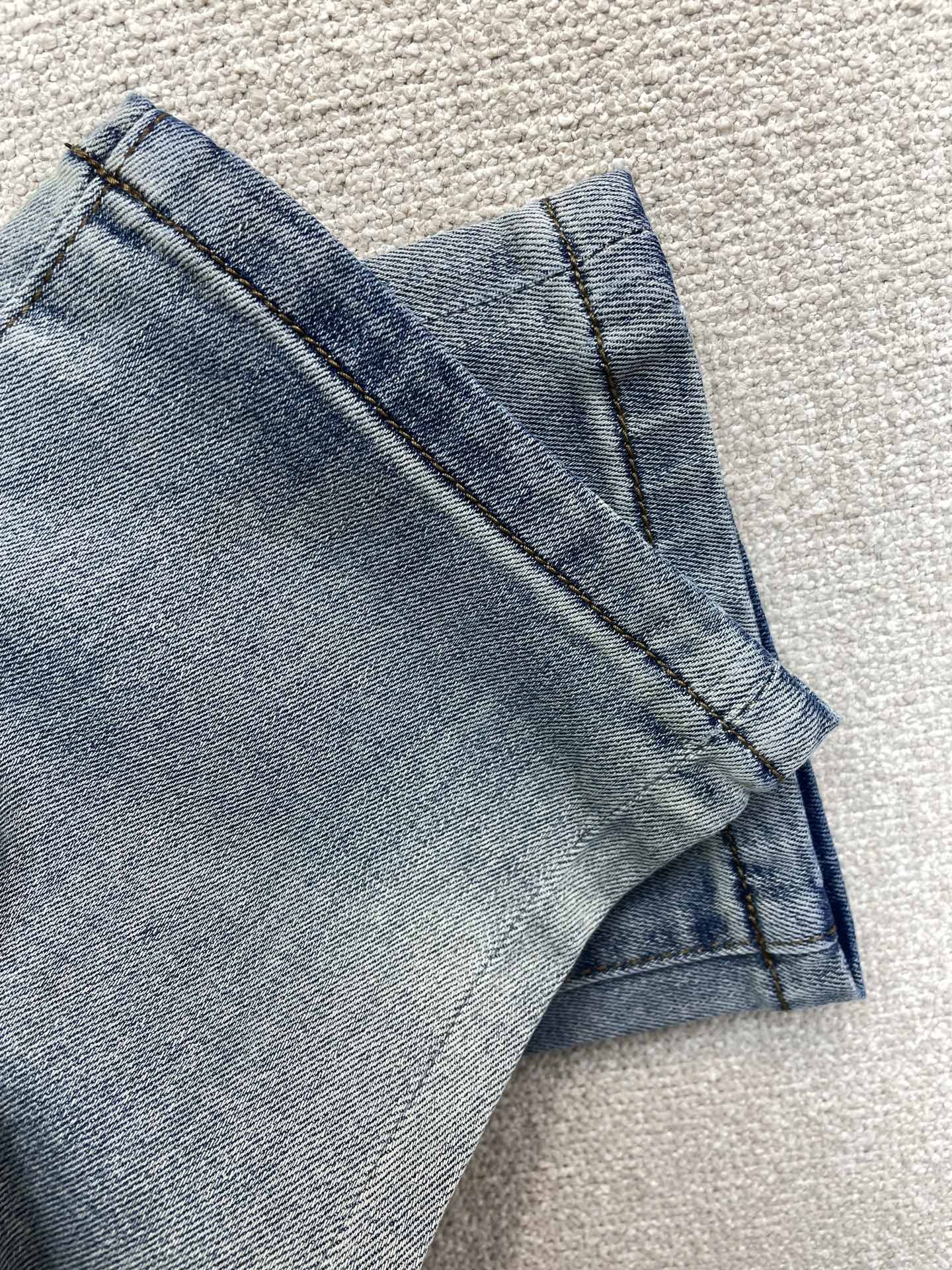 Burberry巴宝莉💥砸锅卖铁都要上的新款新款休闲牛仔裤👖高端版本 专柜定制面料 透气舒适度高，细节无可挑剔，品牌元素