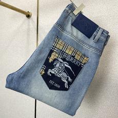 Burberry巴宝莉💥砸锅卖铁都要上的新款新款休闲牛仔裤👖高端版本 专柜定制面料 透气舒适度高,细节无可挑剔,品牌元素 Burberry巴宝莉💥砸锅卖铁都要上的新款新款休闲牛仔裤👖高端版本 专柜定制面料 透气舒适度高,细节无可挑剔,品牌元素