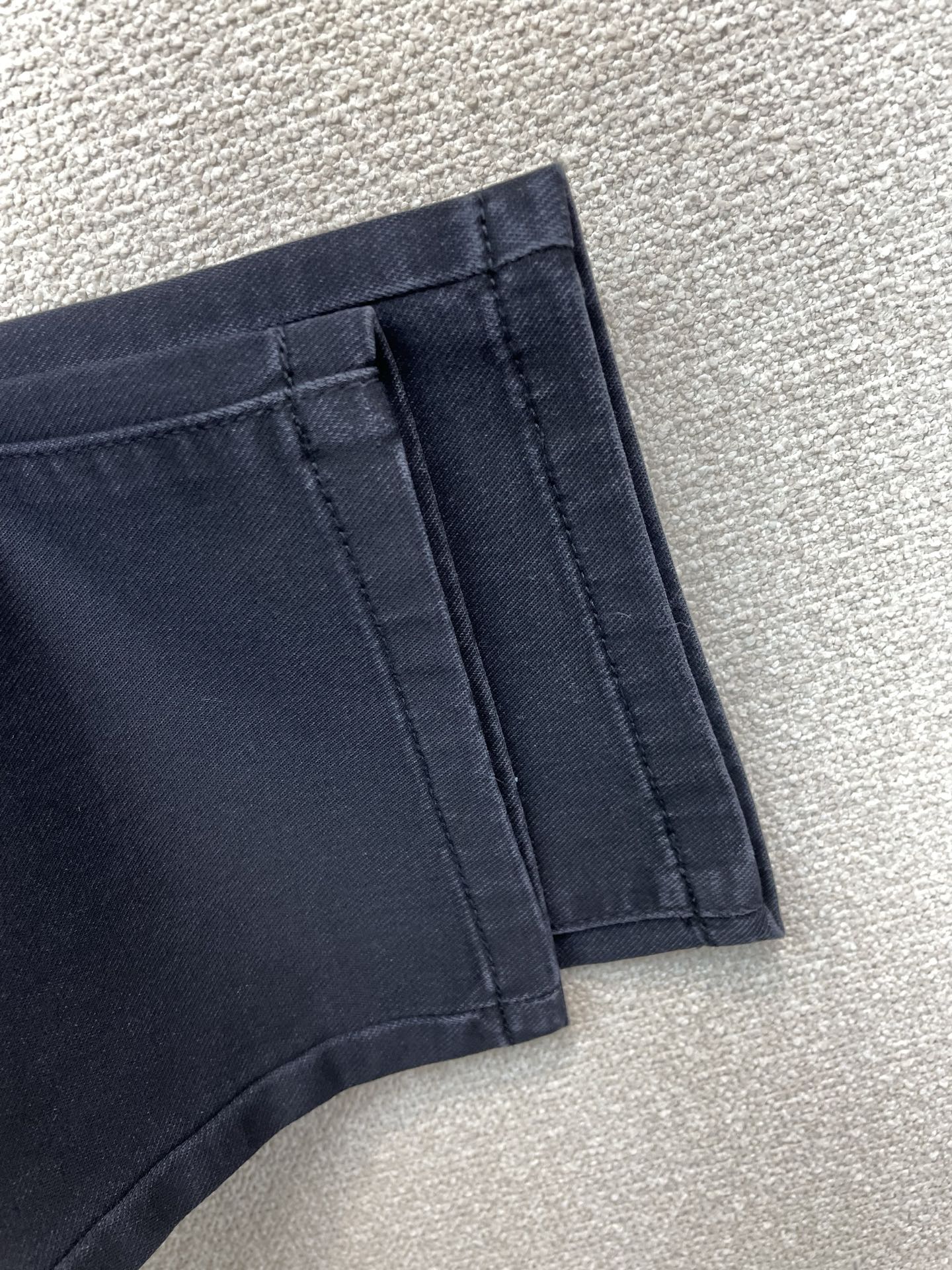 Burberry巴宝莉💥砸锅卖铁都要上的新款新款休闲牛仔裤👖高端版本 专柜定制面料 透气舒适度高，细节无可挑剔，品牌元素