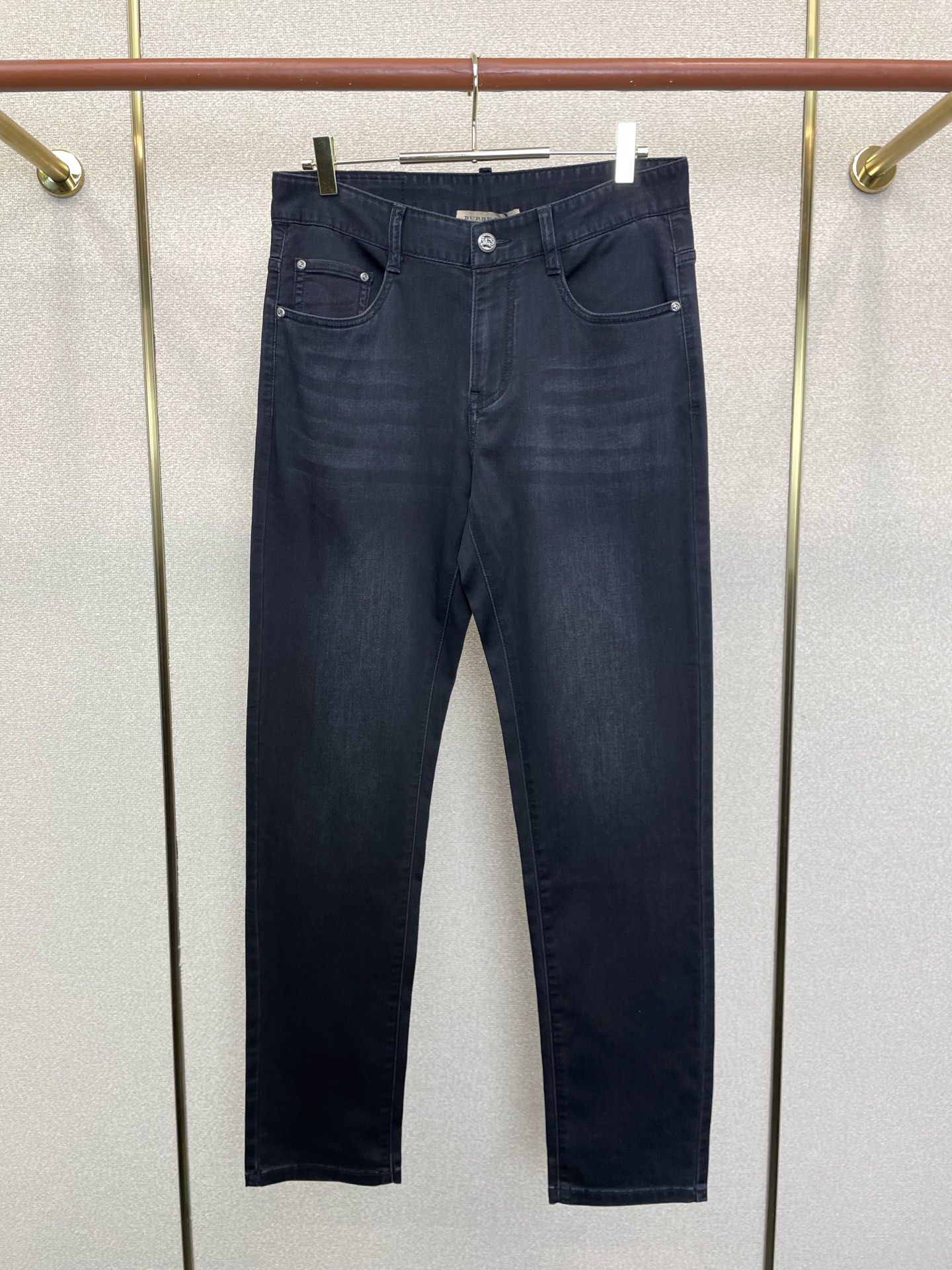 Burberry巴宝莉💥砸锅卖铁都要上的新款新款休闲牛仔裤👖高端版本 专柜定制面料 透气舒适度高，细节无可挑剔，品牌元素