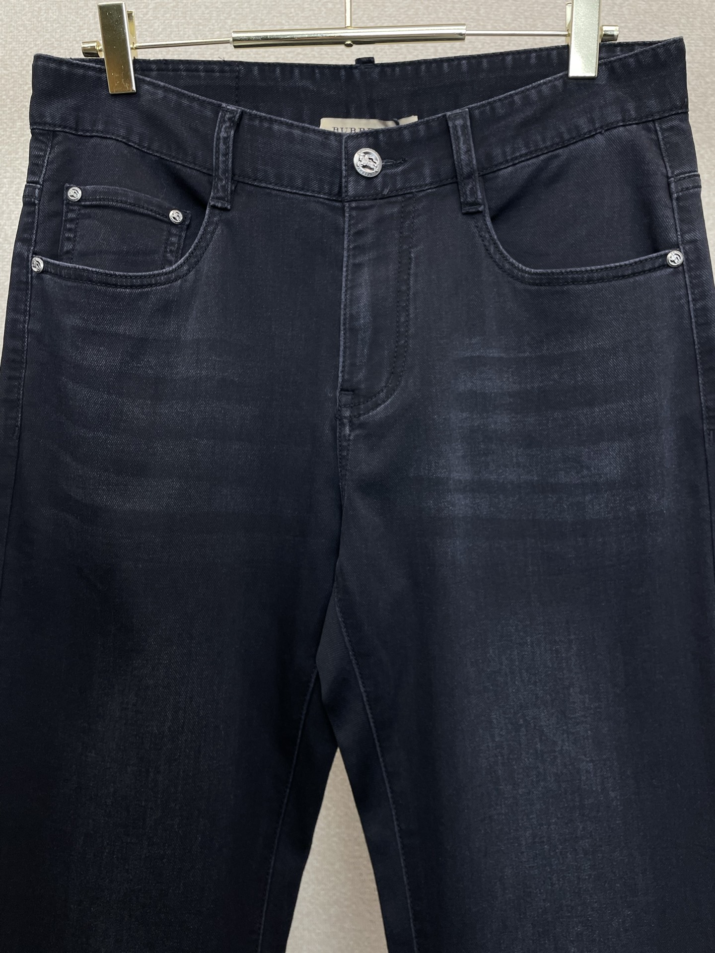 Burberry巴宝莉💥砸锅卖铁都要上的新款新款休闲牛仔裤👖高端版本 专柜定制面料 透气舒适度高，细节无可挑剔，品牌元素