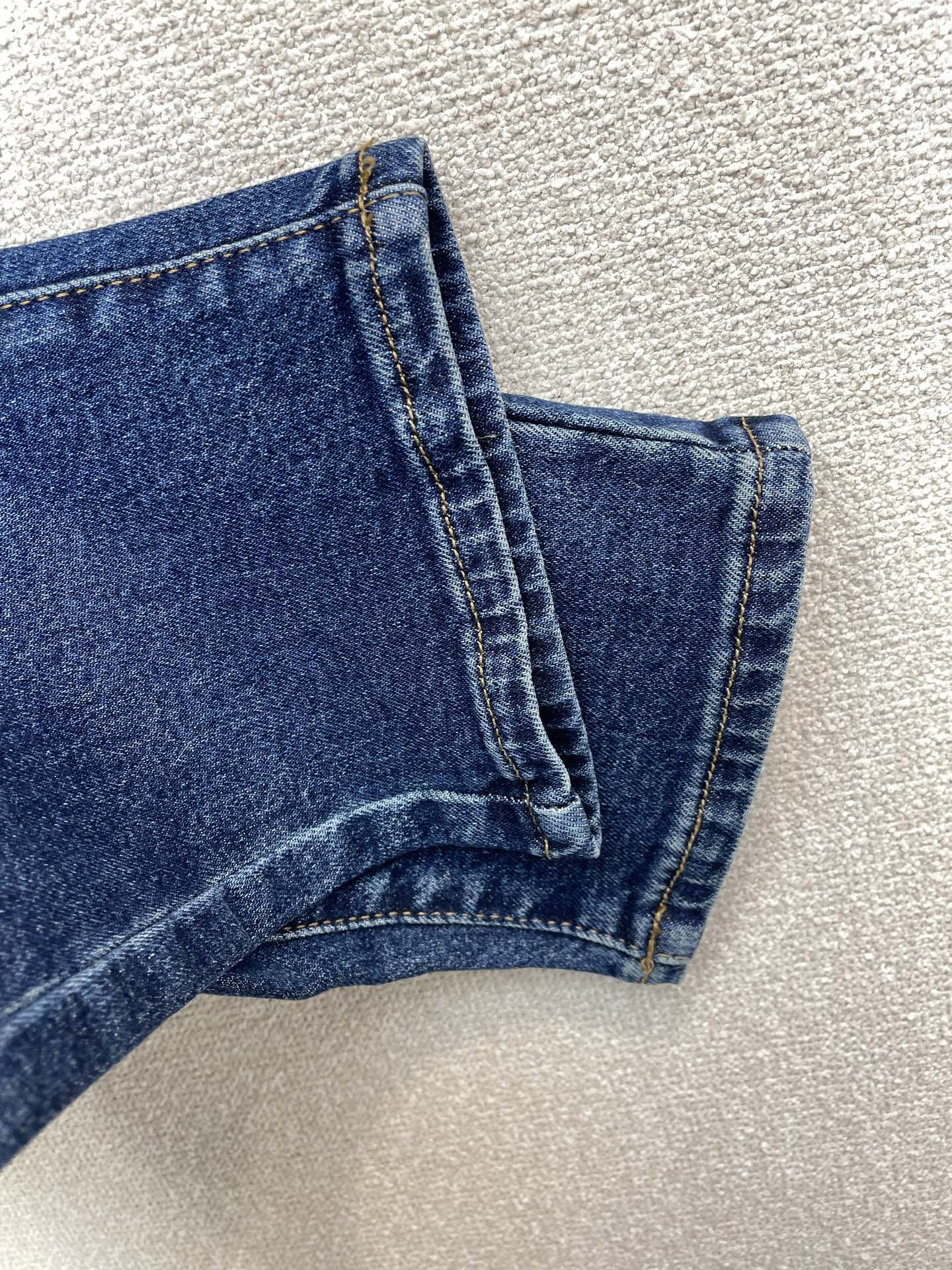 Chrome hearts克罗心💥独家专供新款休闲牛仔裤👖高端版本 专柜定制面料 透气舒适度高，细节无可挑剔，品牌元素设